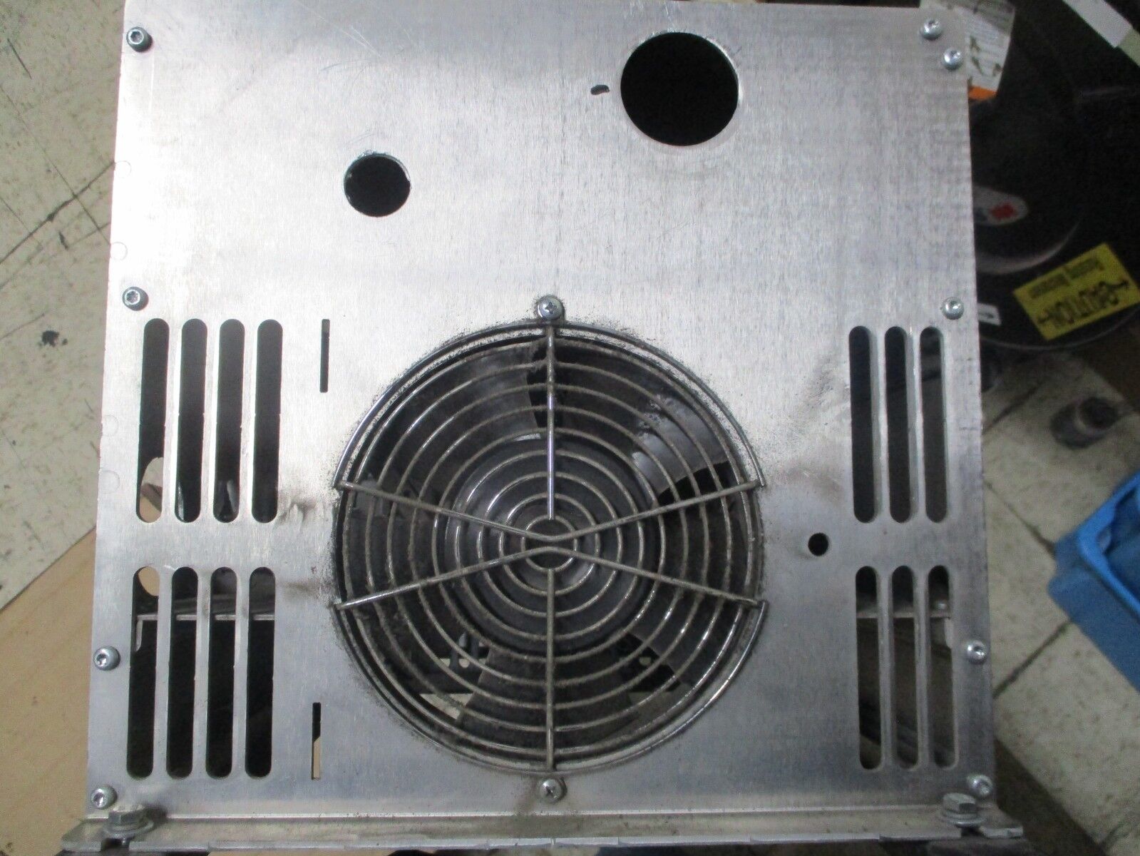 Danfoss VLT 6062 AC Drive w/ Disconnect 175Z7371 60HP *Missing Terminal Cover*