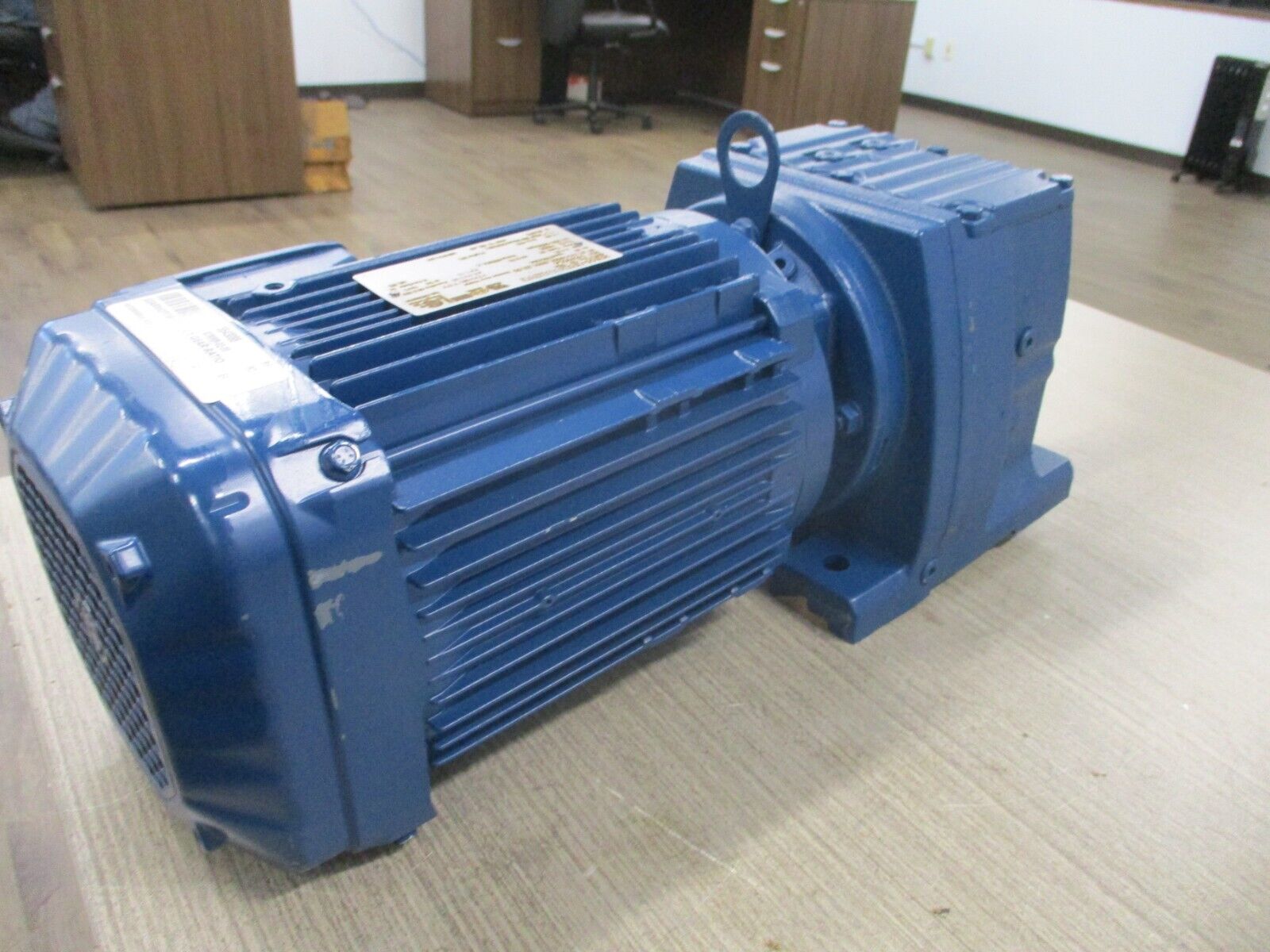 Sew-Eurodrive Gearmotor R57 DRN90L4 Ratio 15.82 2HP 230/460V 60HZ 304 RPM Out