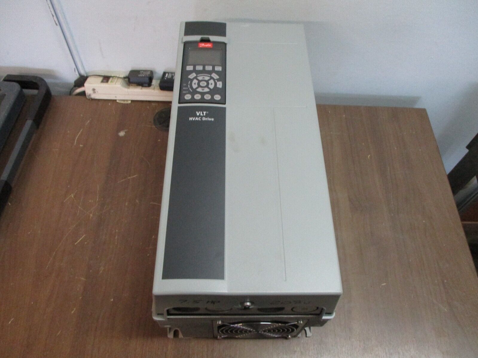 Danfoss VLT AC Drive 131B9877 7.5HP 3Ph w/ Keypad Used