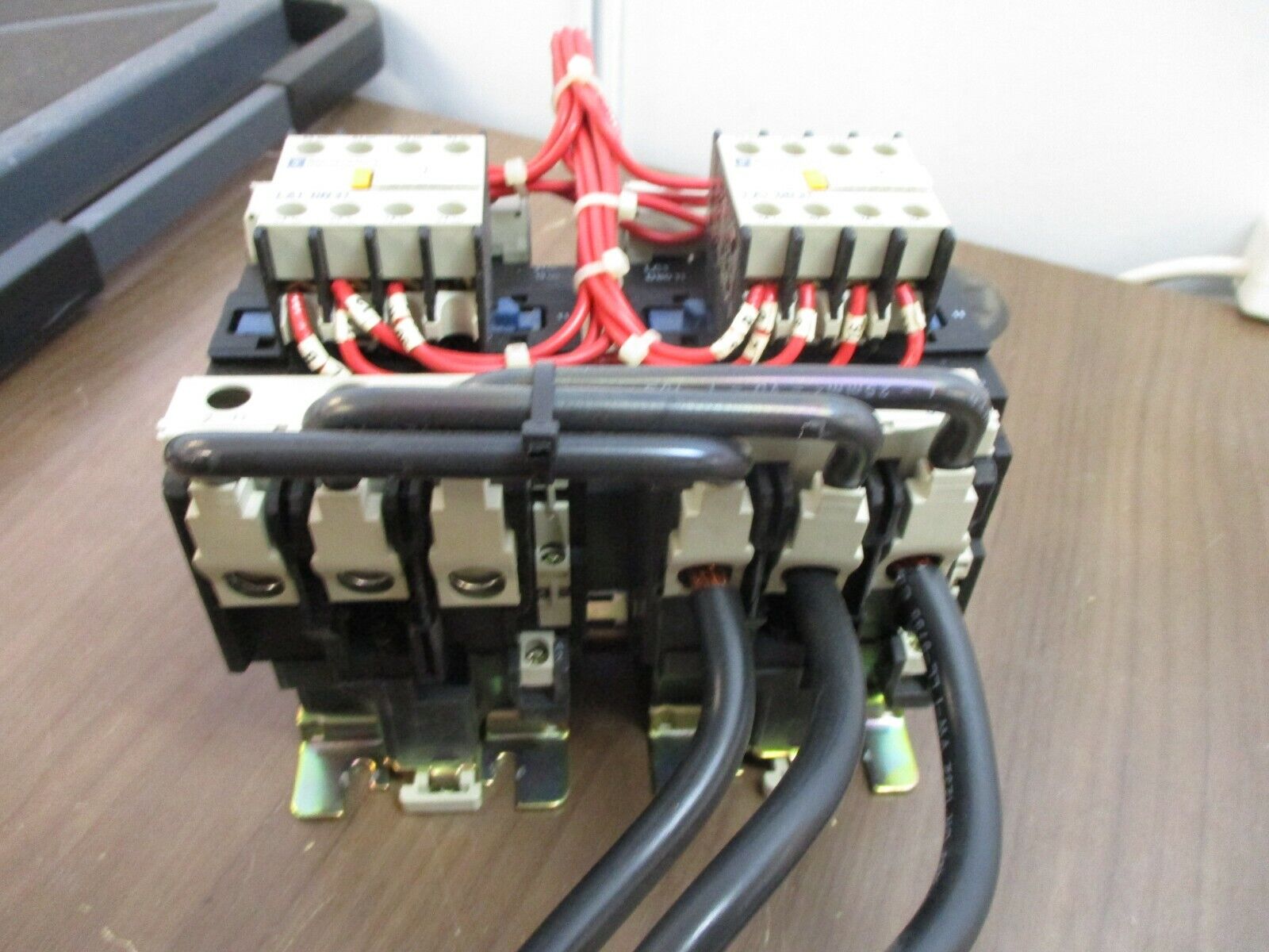 Telemecanique Reversing Starter LC2D8011 / LR2 D33 120V Coil Trip: 63-80A 600V