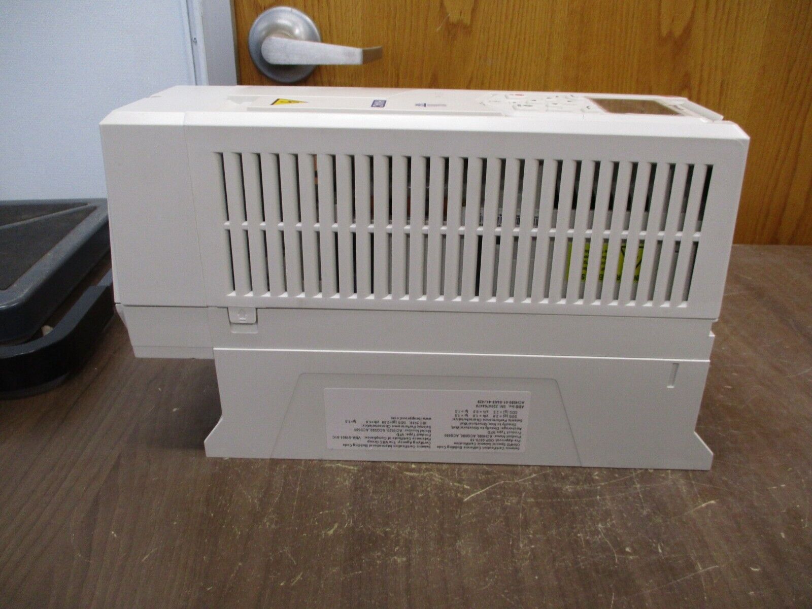 ABB ACH580 AC Drive ACH580-01-04A8-4+J429 3HP 3Ph w/ Keypad Used