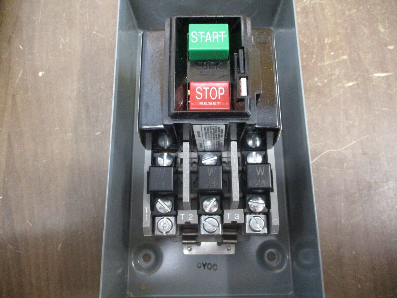 Allen-Bradley Enclosed Size 1 Manual Starter 609-AAW Ser. H 3Ph Type 1 Enclosure