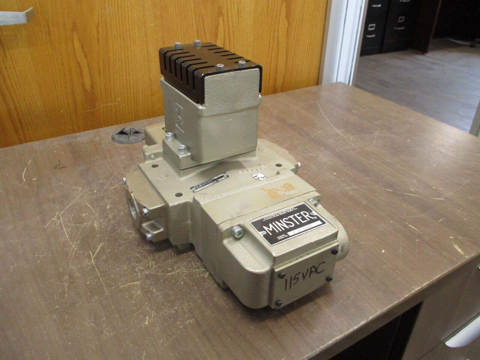 Ross Solenoid Valve 3573A5949 Minster Coil: 250-0241 Used