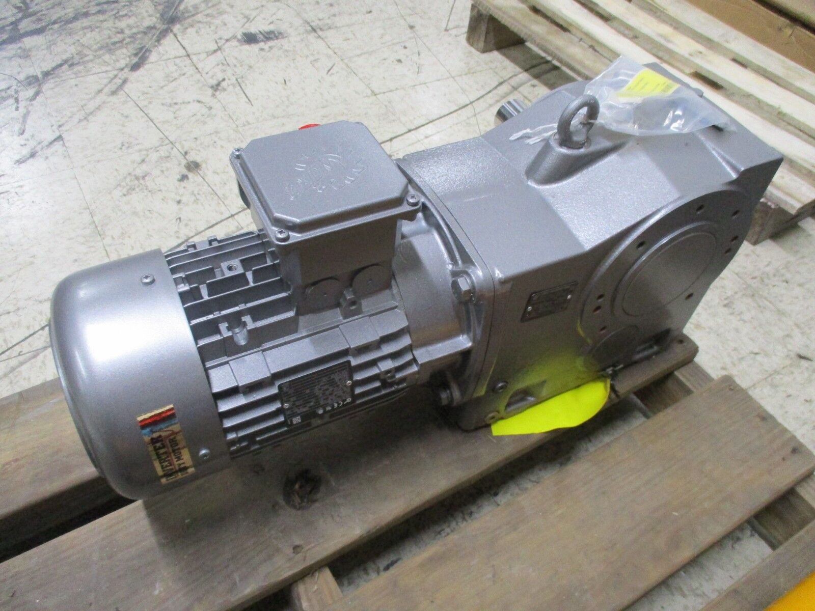 Nord Gearmotor SK 9032.1VZ-100LA/4 CUS Ratio 40.36:1 5HP 43RPM Out New Surplus