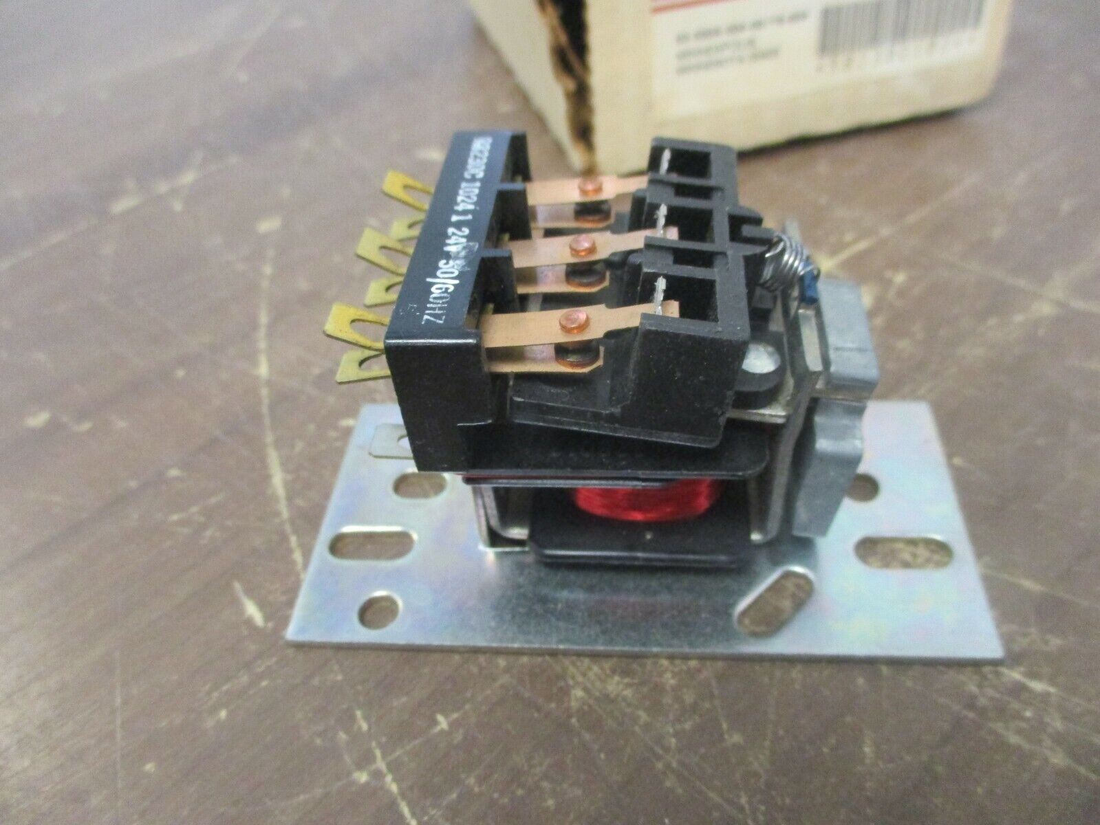 Honeywell Tradeline Switching Relay R8230 C 1024 New Surplus