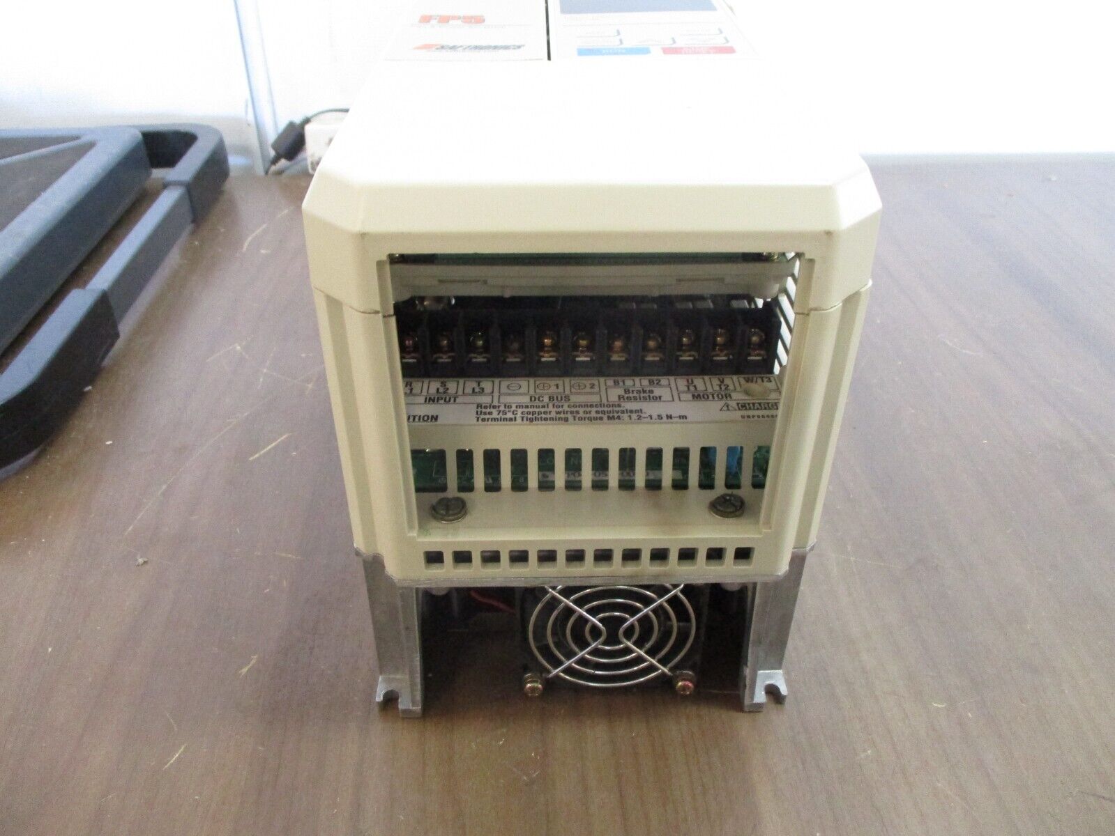 Saftronics FP5 AC Drive E7001-04F / CIMR-P5U22P2 3HP 3Ph w/ Keypad Used