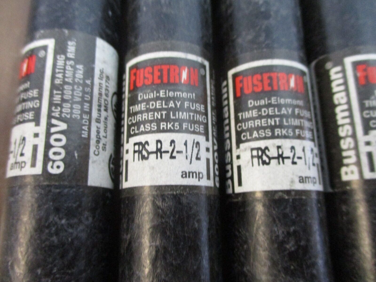 Bussmann Fusetron Fuse FRS-R-2-1/2 2 1/2A 600V *Lot of 10* Used