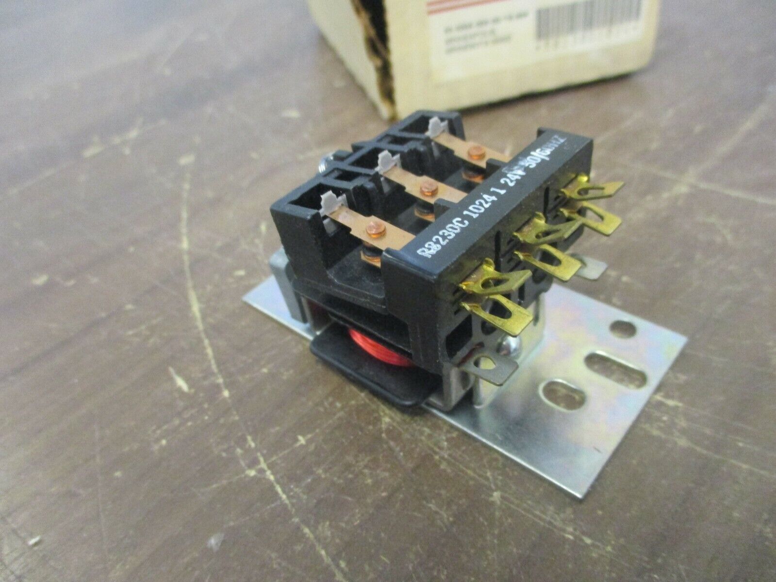 Honeywell Tradeline Switching Relay R8230 C 1024 New Surplus