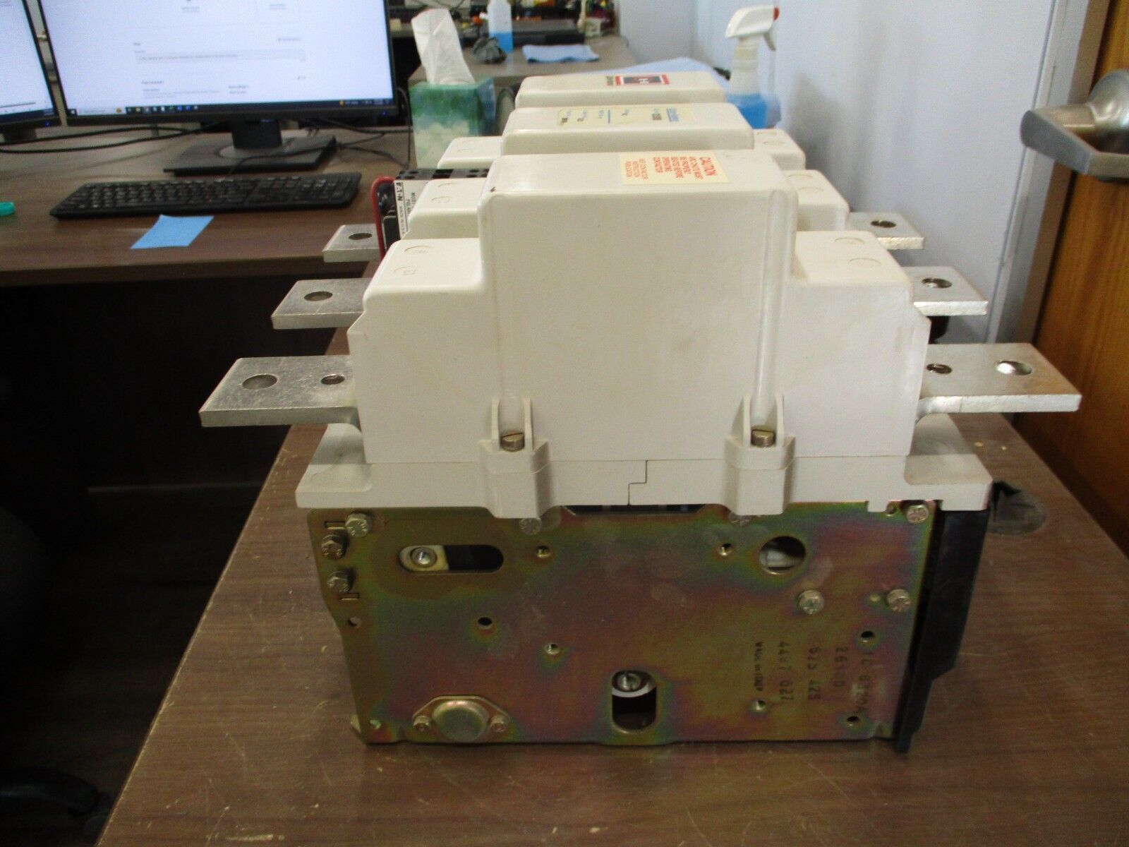 Cutler-Hammer Size 7 Contactor CN15UN3 Ser. A1 810A 600V 3P 110-120V Coil Used