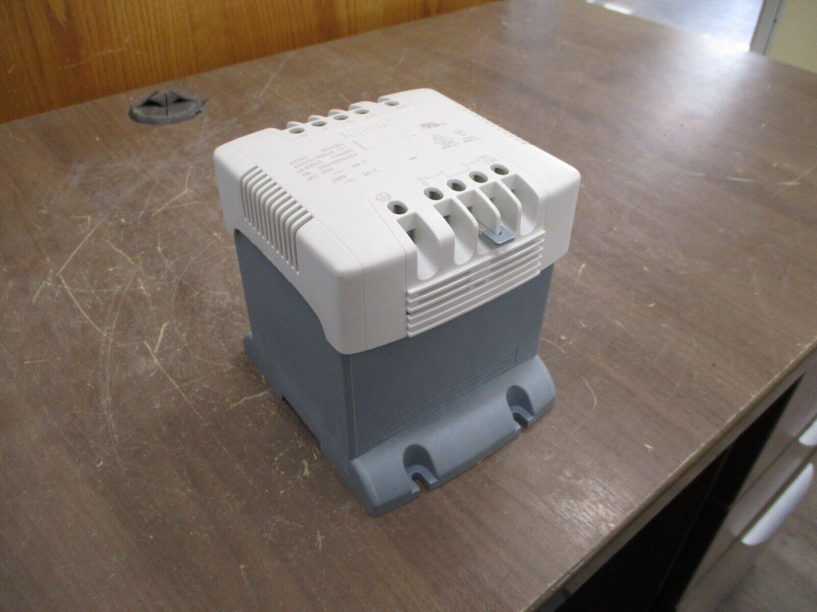 Legrand Transformer 44266 300/400/1100VA Pri: 230/400V Sec: 115/230V Used