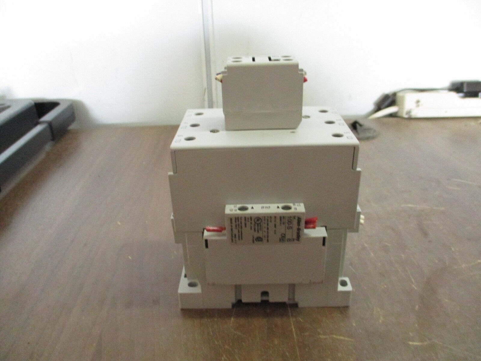 Allen-Bradley Contactor 100-C60*00 Ser. B 120V Coil 60A 600V w/ Aux Contact Used