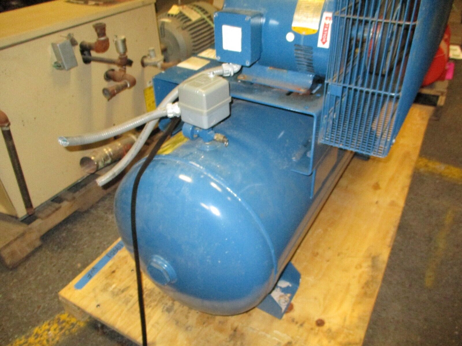 Quincy Compressor QC07508S00005 7.5HP 80-Gallons 208-230/460V 3Ph Used