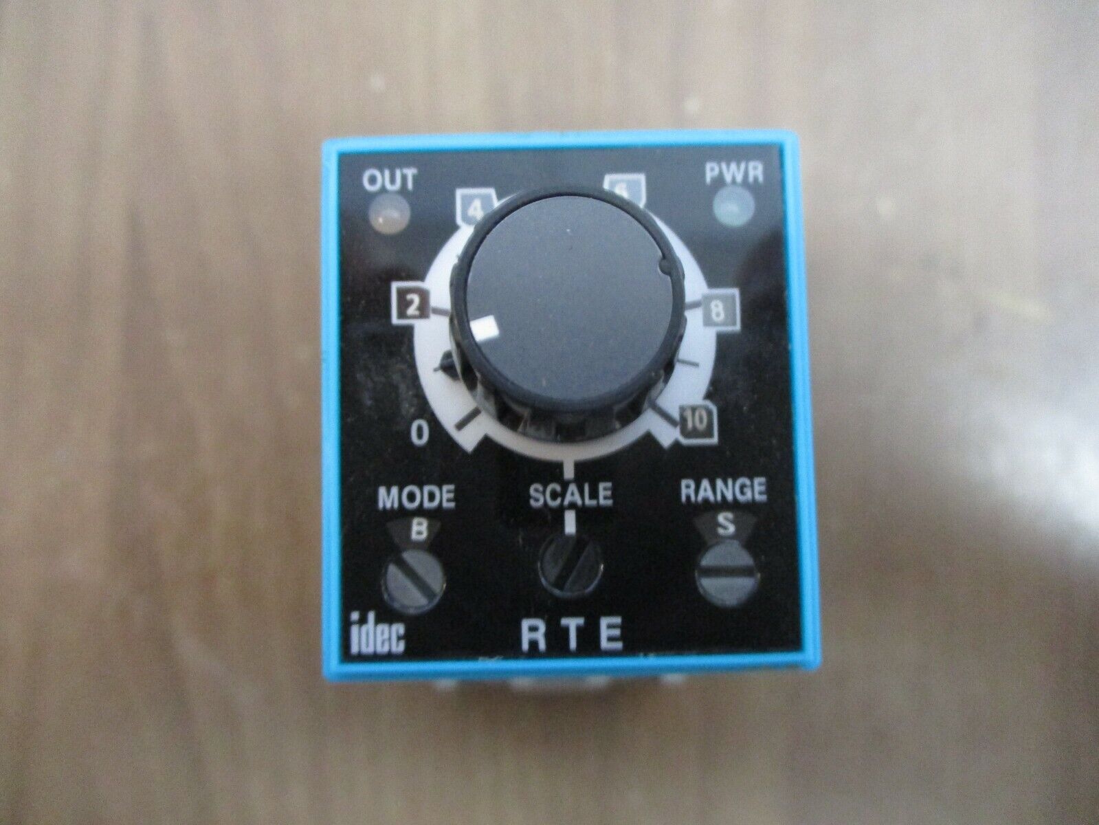 IDEC Electronic Timer RTE-B1AD24 24V AC/DC w/ Base Used