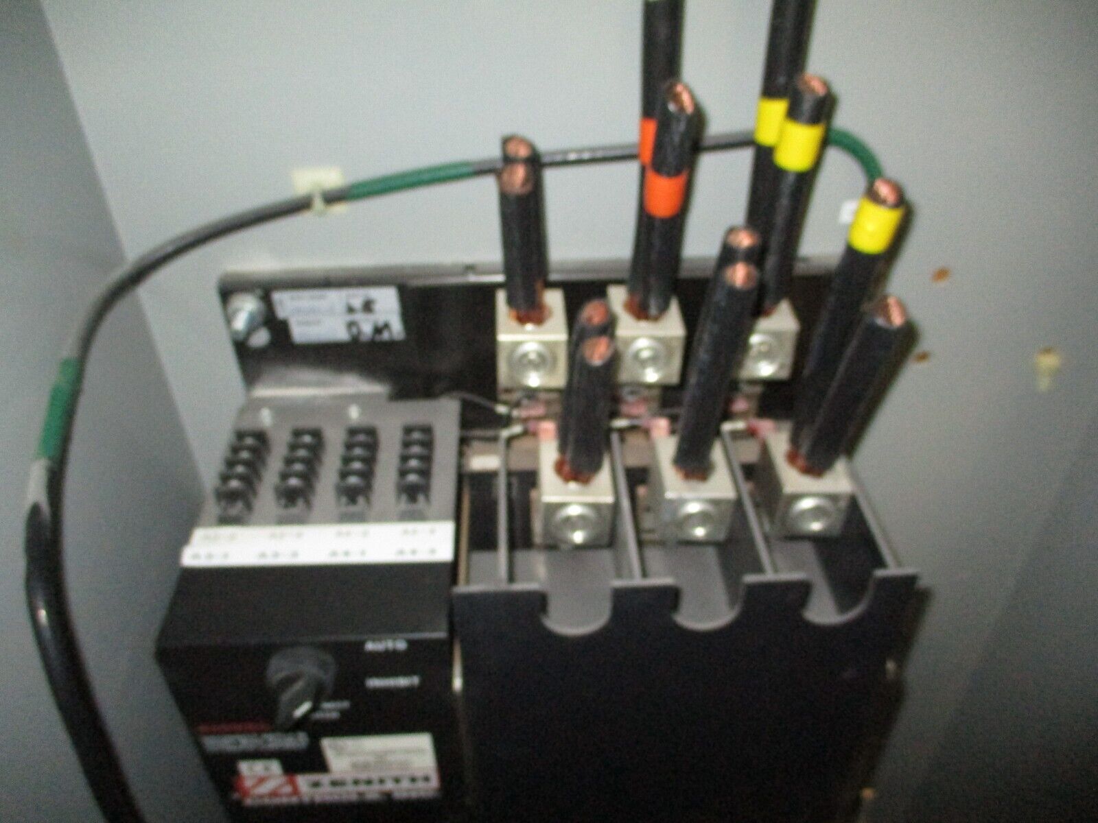 Zenith Automatic Transfer Switch ZTSL40EC-7 400A 277/480V 3Ph 60Hz Used