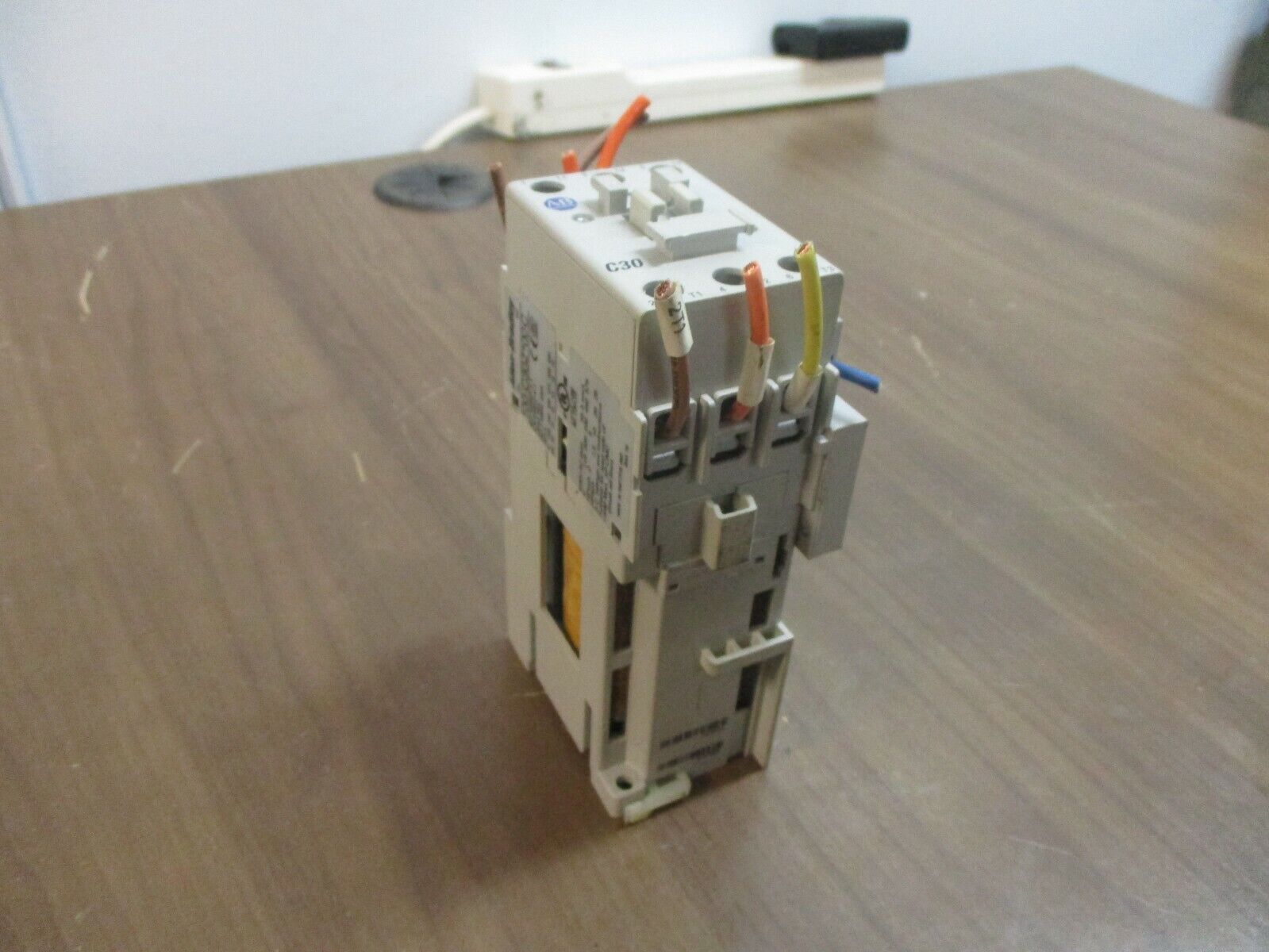 Allen-Bradley Contactor 100-C30Z*00 Ser. C 24VDC Coil 55A 600V w/ Aux Contact
