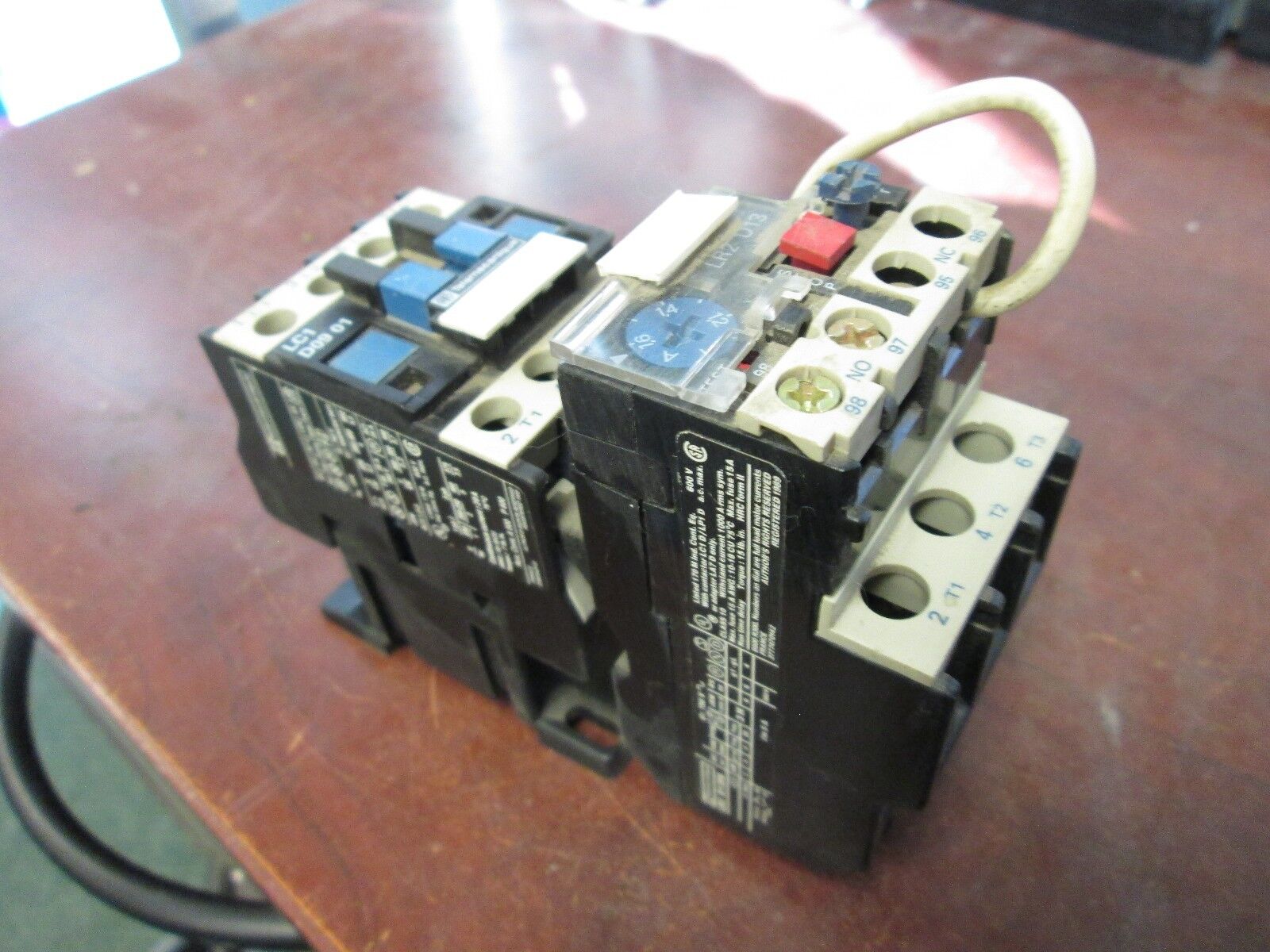 Telemecanique Contactor LC1 D09 01 w/ LR2 D13 Overload Relay 20A 600V 120V Coil