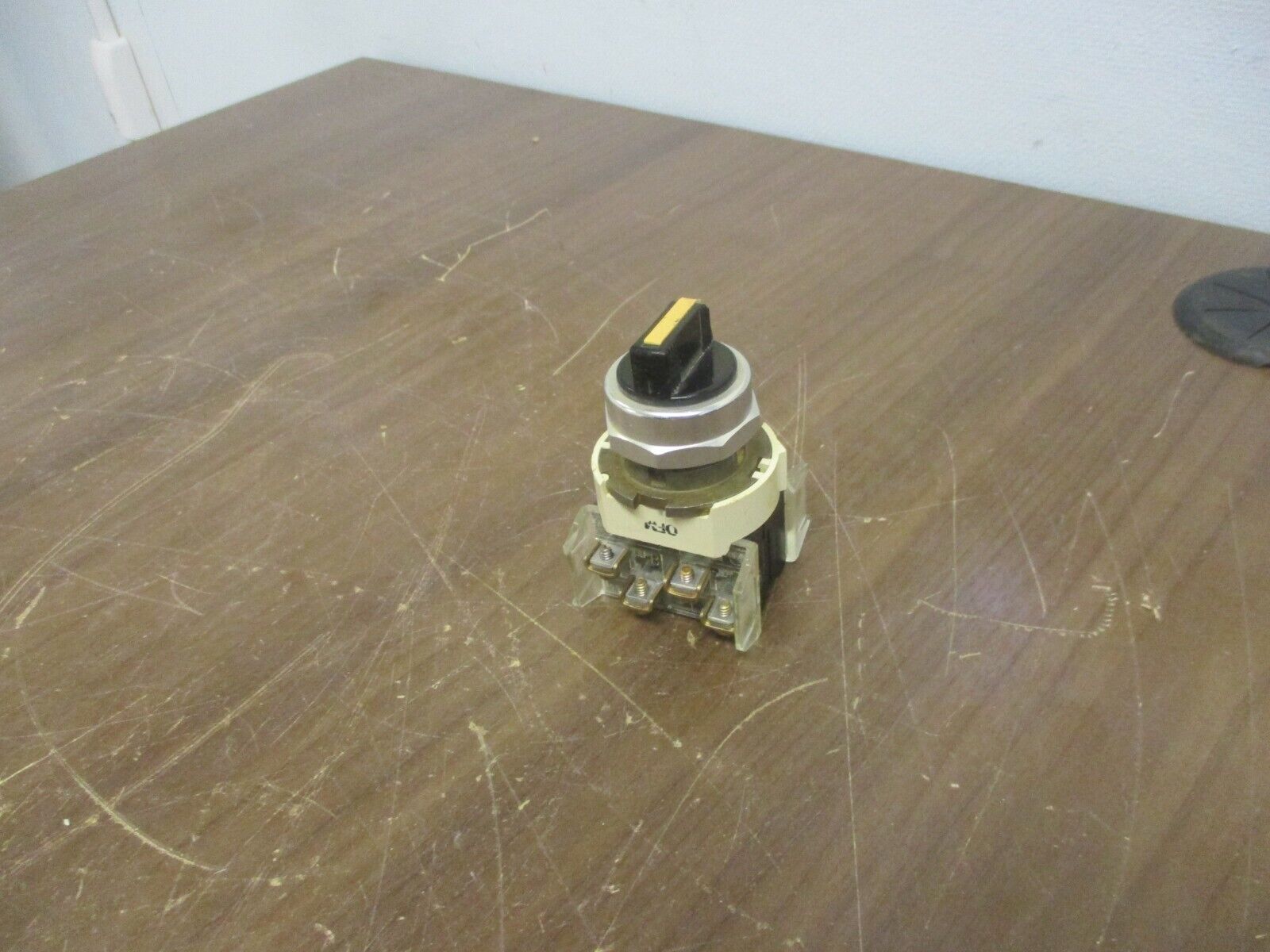 Allen-Bradley Selector Switch 800T-J2 Ser. N Used