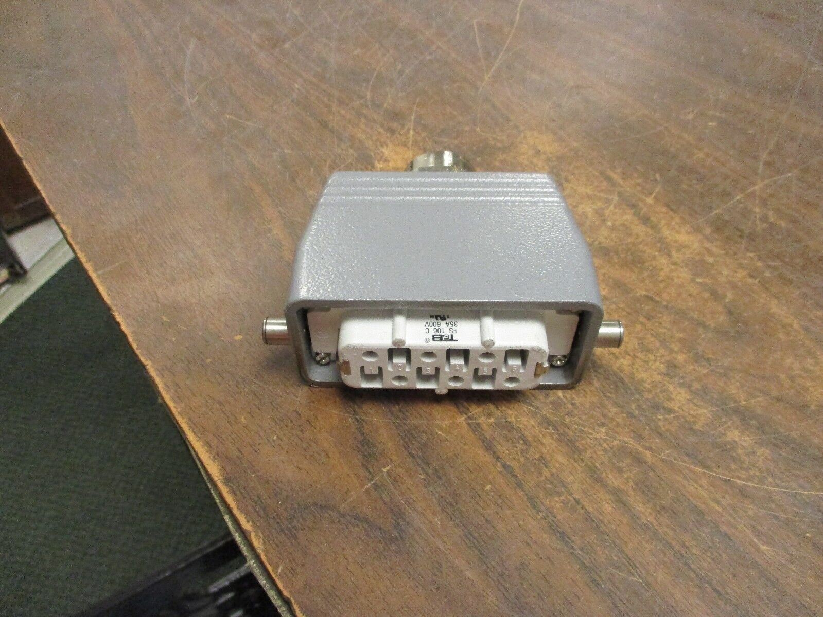 Thomas & Betts Connector FS 106 C 35A 600V Used