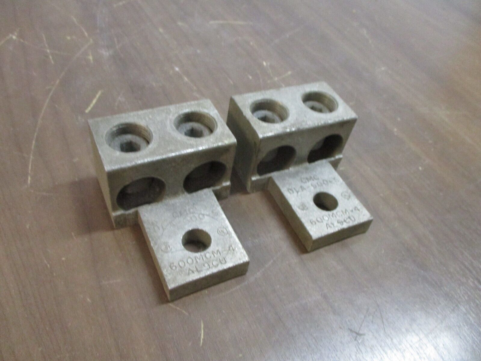 CMC Mechanical Lug DLA-600-S 600MCM-4 *Lot of 2* Used