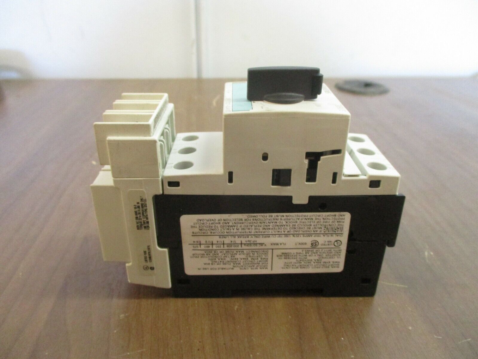 Siemens Sirius Motor Protector 3RV1021-0JA10 Trip: 0.7-1.0A w/ 3RV1928-1H Used