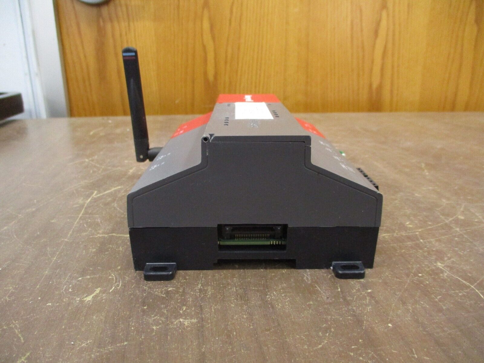 Honeywell Controller 12977 OS#: 32300323-001 *Damaged Mounting Foot* Used