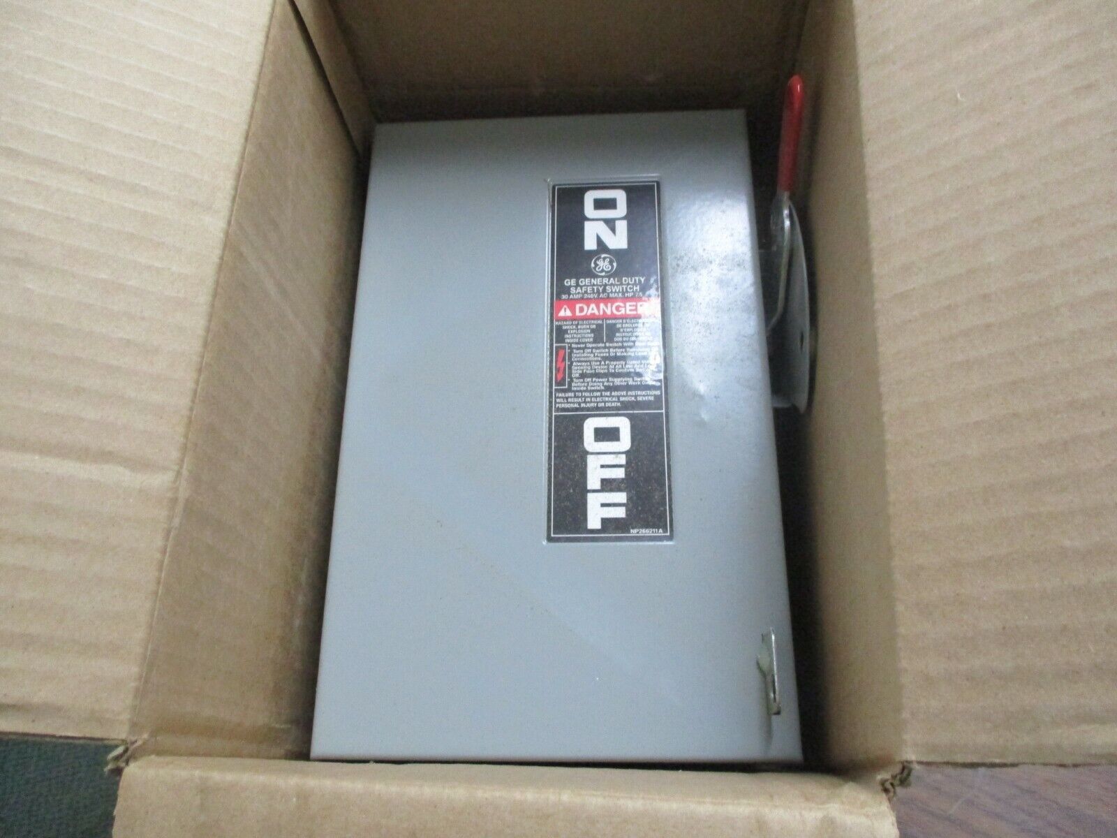 GE Fusible Safety Switch / Disconnect TG4321 30A 240V 3P 4W New Surplus