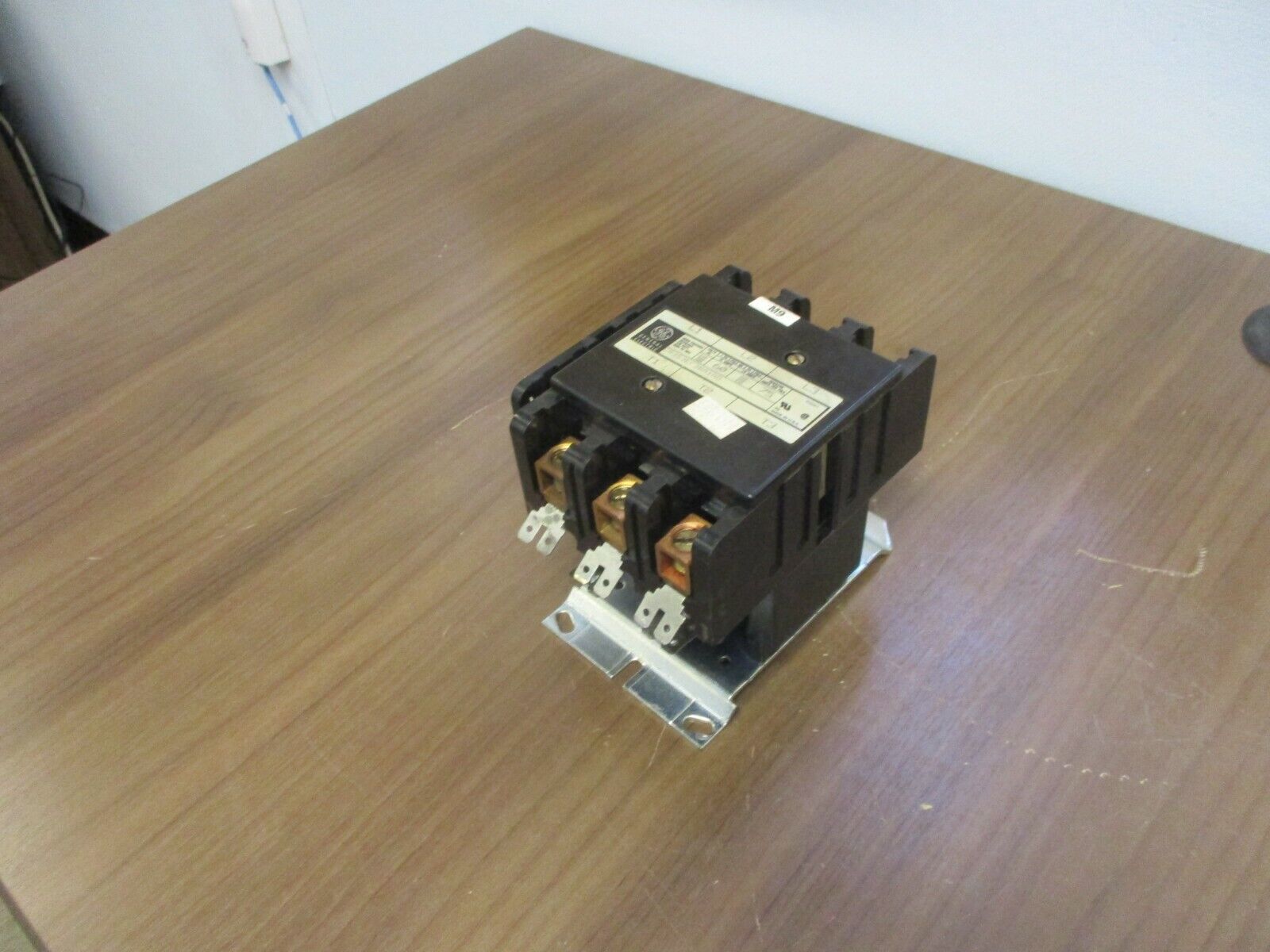 GE Contactor CR353EF3BA1AD 110-120V Coil 60A 600V Used