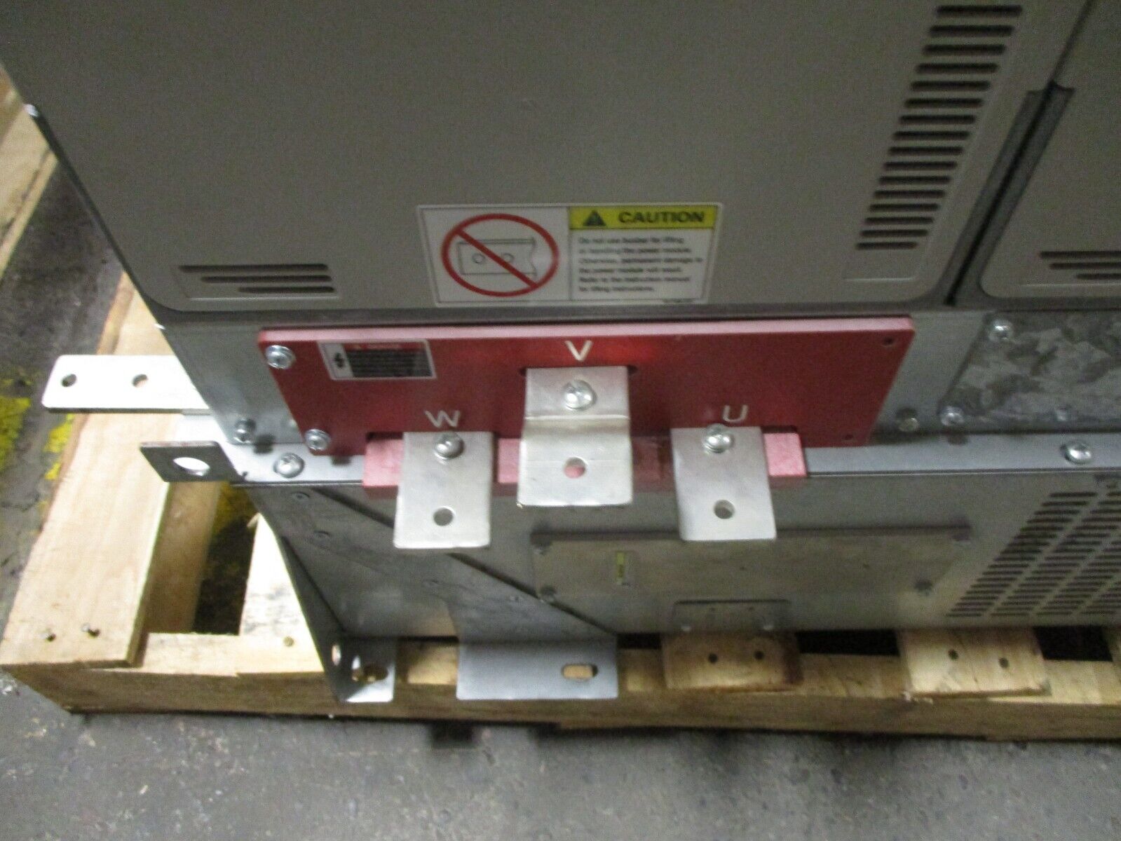 Allen-Bradley PowerFlex 700L AC Drive 20LD360-DEM0 300HP 3Ph Liquid-Cooled Used