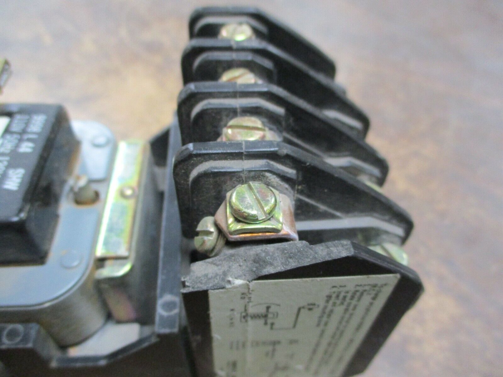 Square D Lighting Contactor 8903 LX0 40 120V Coil 20A 600V *Chipped Insulator*