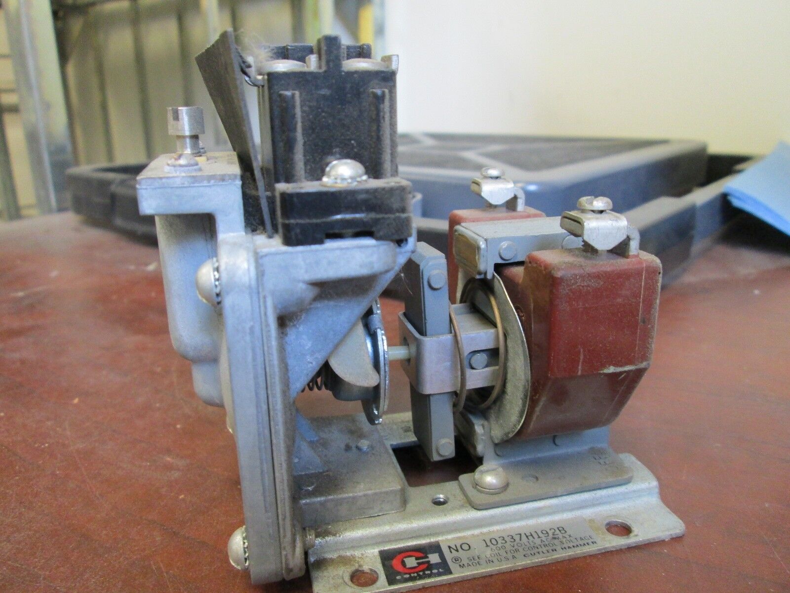 Cutler-Hammer Pneumatic Timing Switch 10337H192B 120V Coil 600V Used