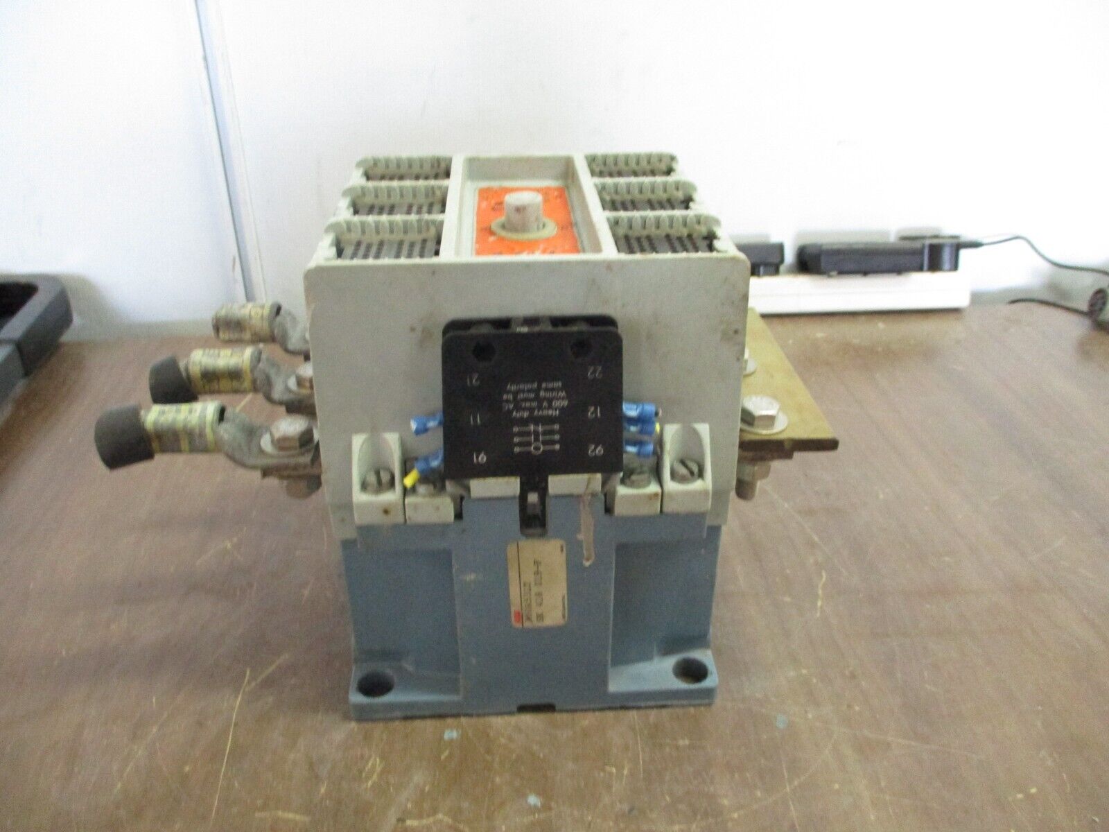 Asea Size 5 Contactor EG 315-1 270A 600V 110-120V Coil *Chipped Cover* Used