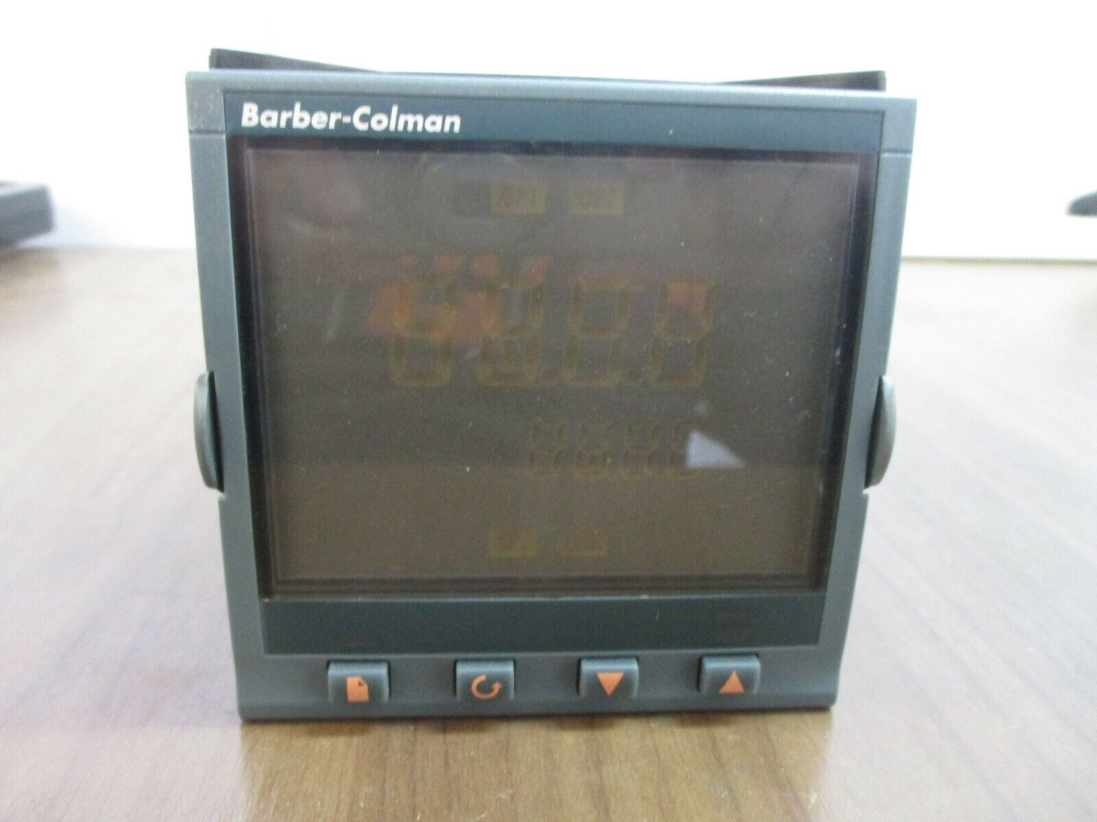 Barber-Colman Digital Temperature Controller 224C017.RHXXFHFL.X00 Used
