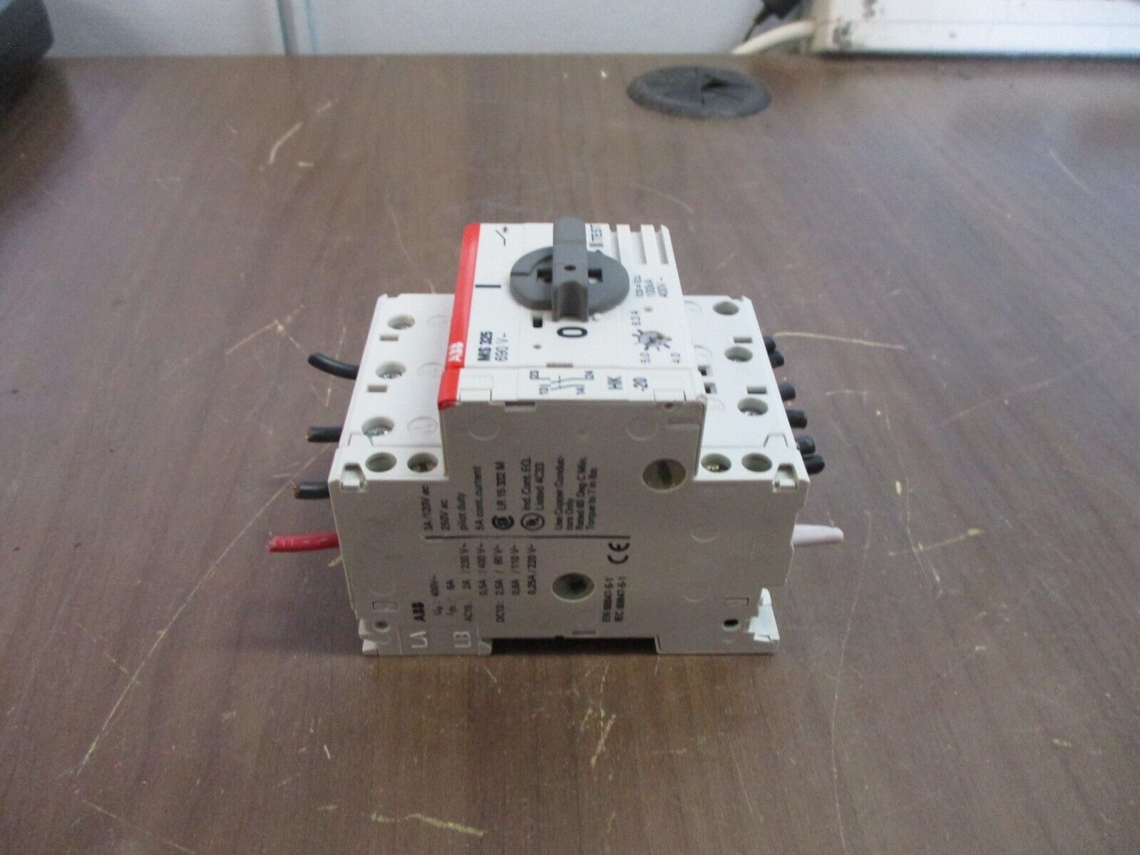 ABB Manual Starter MS 325 Trip: 4.0-6.3A 600V w/ Aux Contact Used