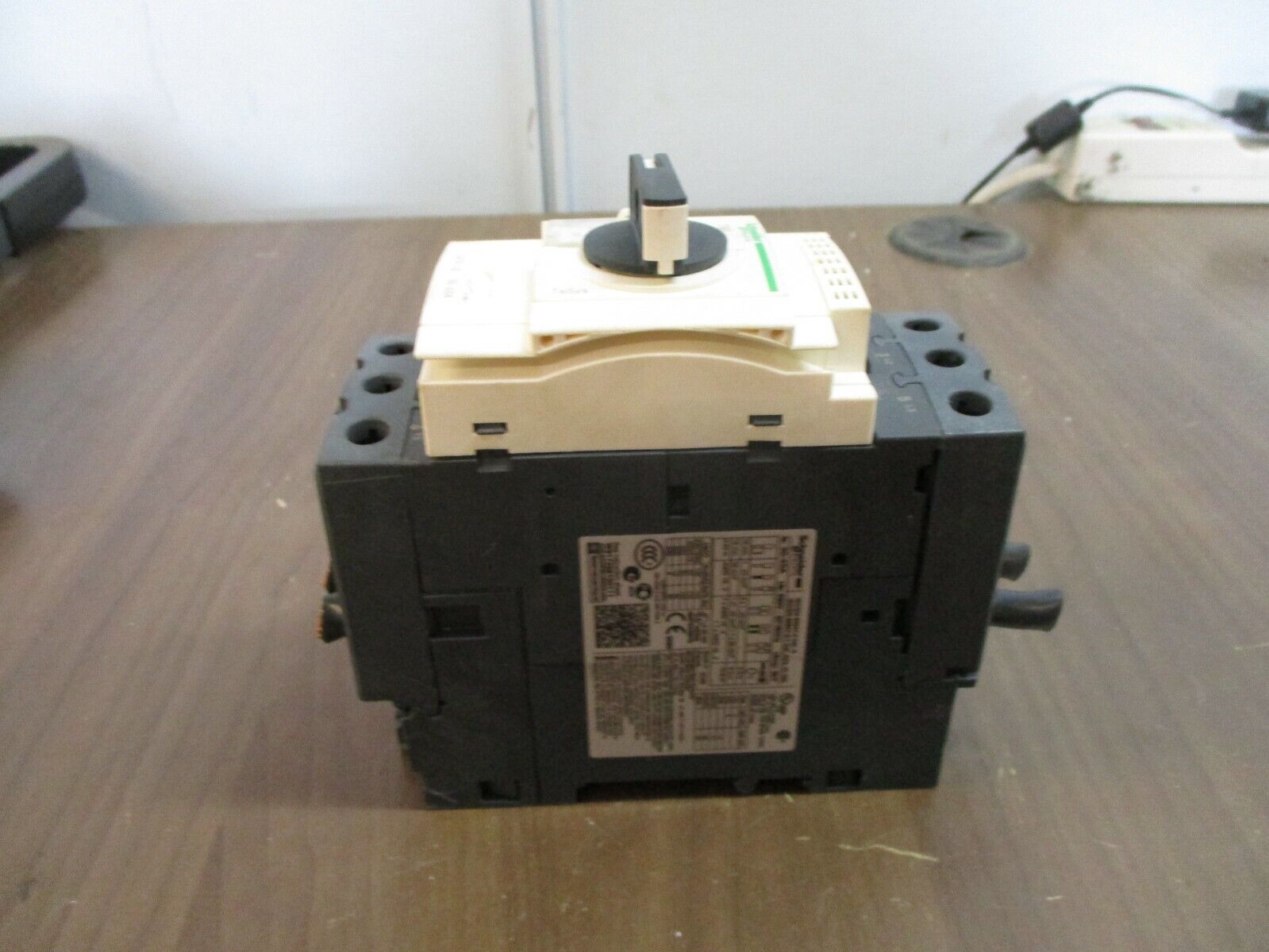 Schneider Electric Manual Starter GV3P 40 Trip: 30-40A w/ Aux Contact Used