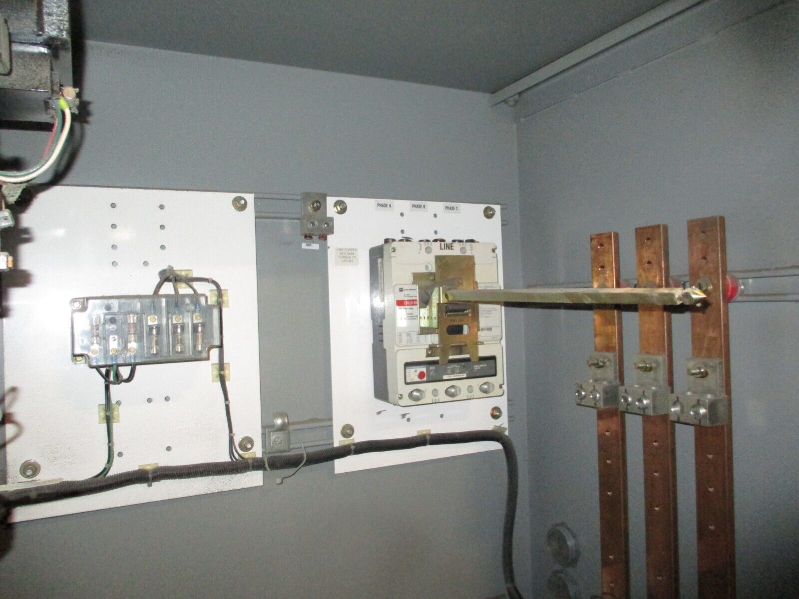 Eaton Autovar Power Capacitor Bank 350TPHSD431MS2 350kVAR 480V 3Ph 60Hz Used