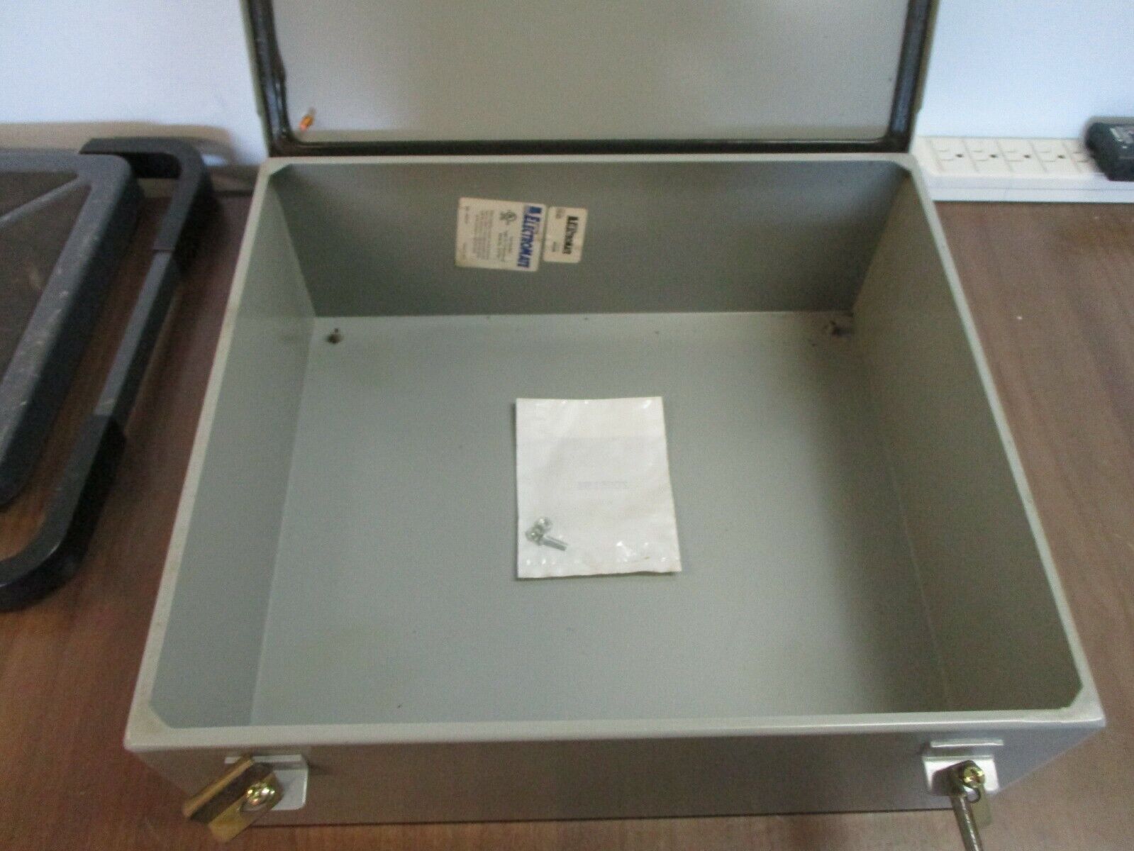 Rittal Electromate Type 12/13 Enclosure E1614CH Size: 16x14x6" *No Box*