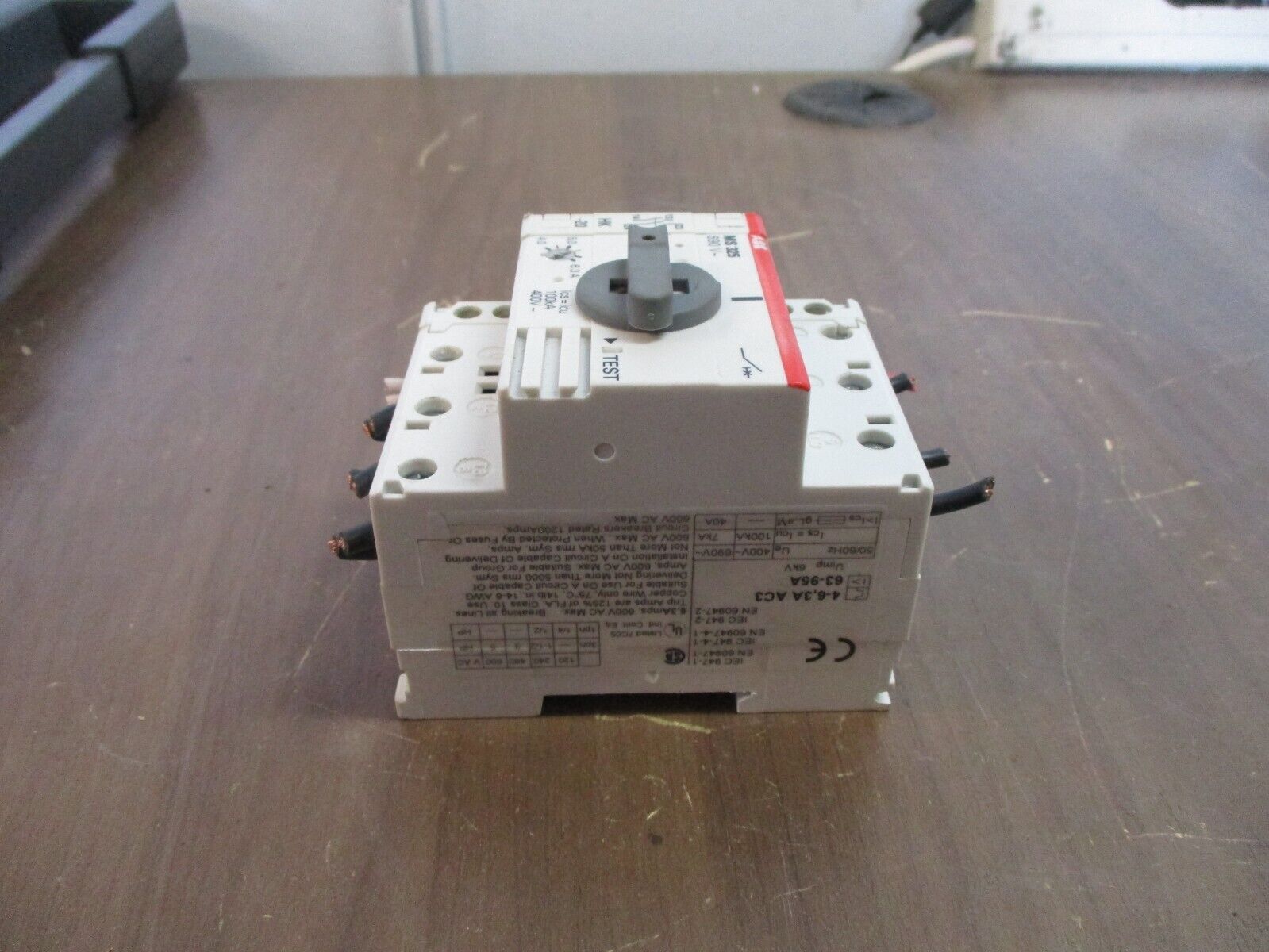 ABB Manual Starter MS 325 Trip: 4.0-6.3A 600V w/ Aux Contact Used