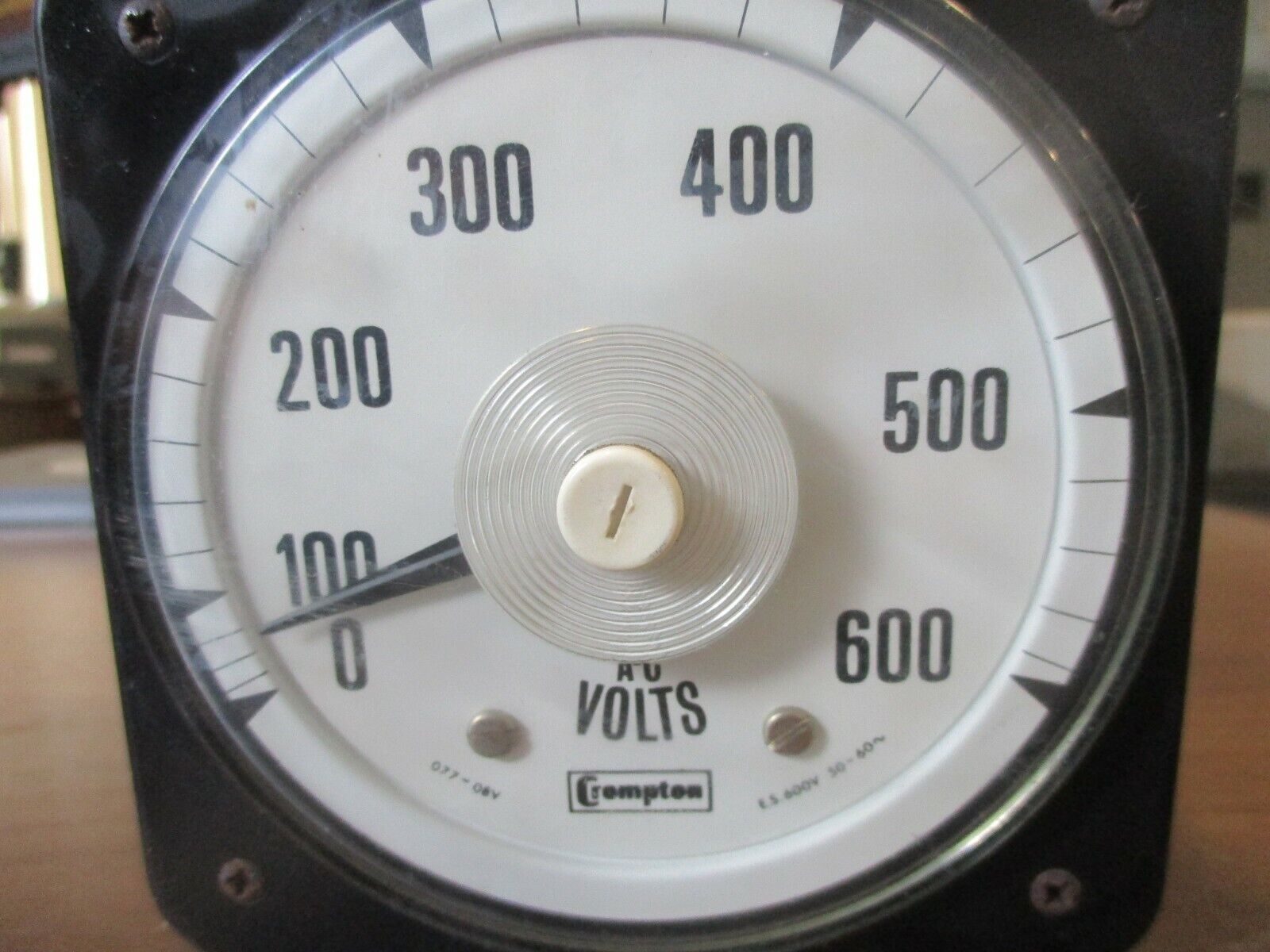 Crompton AC Voltmeter 077-08 VA-SJSJ Range: 0-600V Used