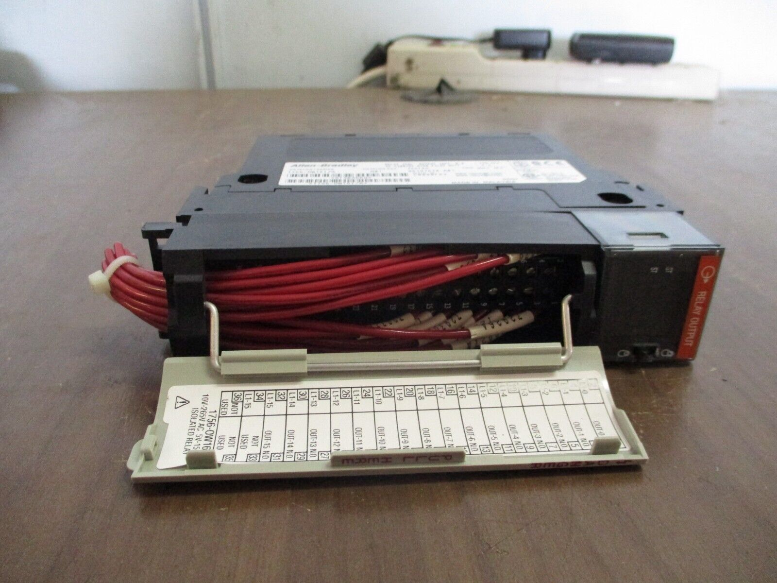 Allen-Bradley Relay Isolated Output Module 1756-OW16I Ser. A Rev. M01 16PT N.O.