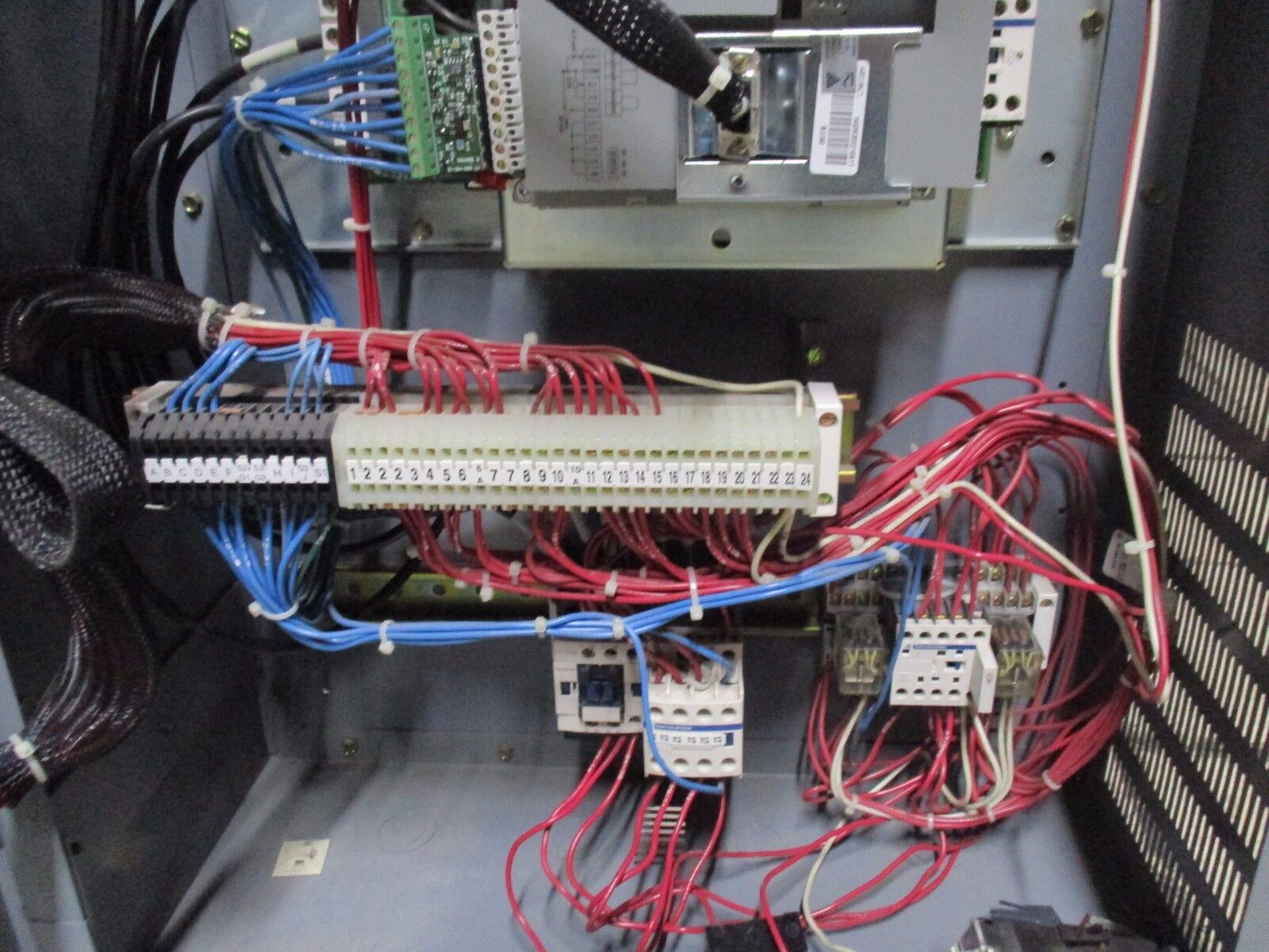 Square D Econoflex Altivar AC Drive 8839 584VY 20HP 3Ph Used