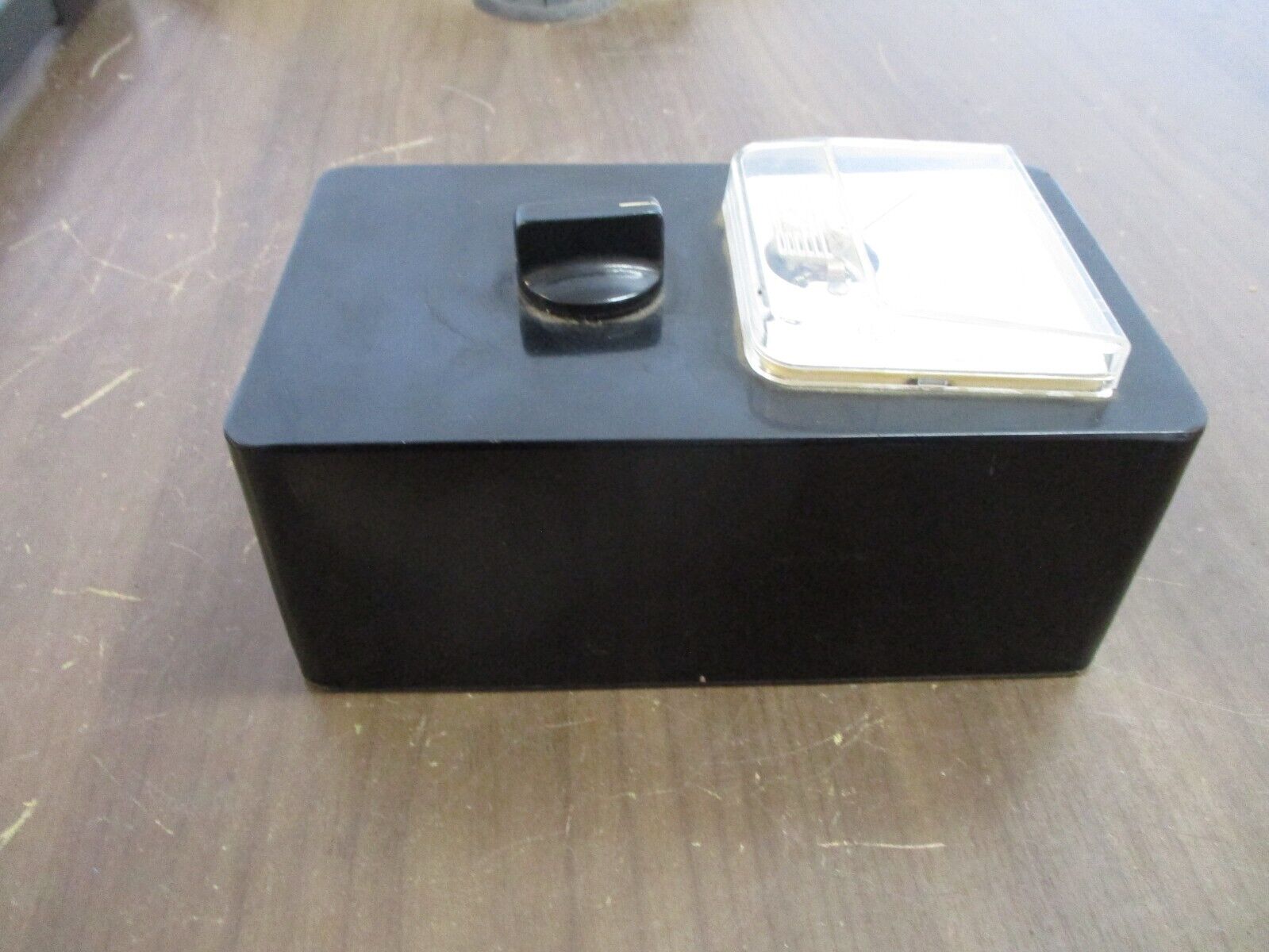 Ideal Electronic Outlet Locator 250 P *Cracked* Used