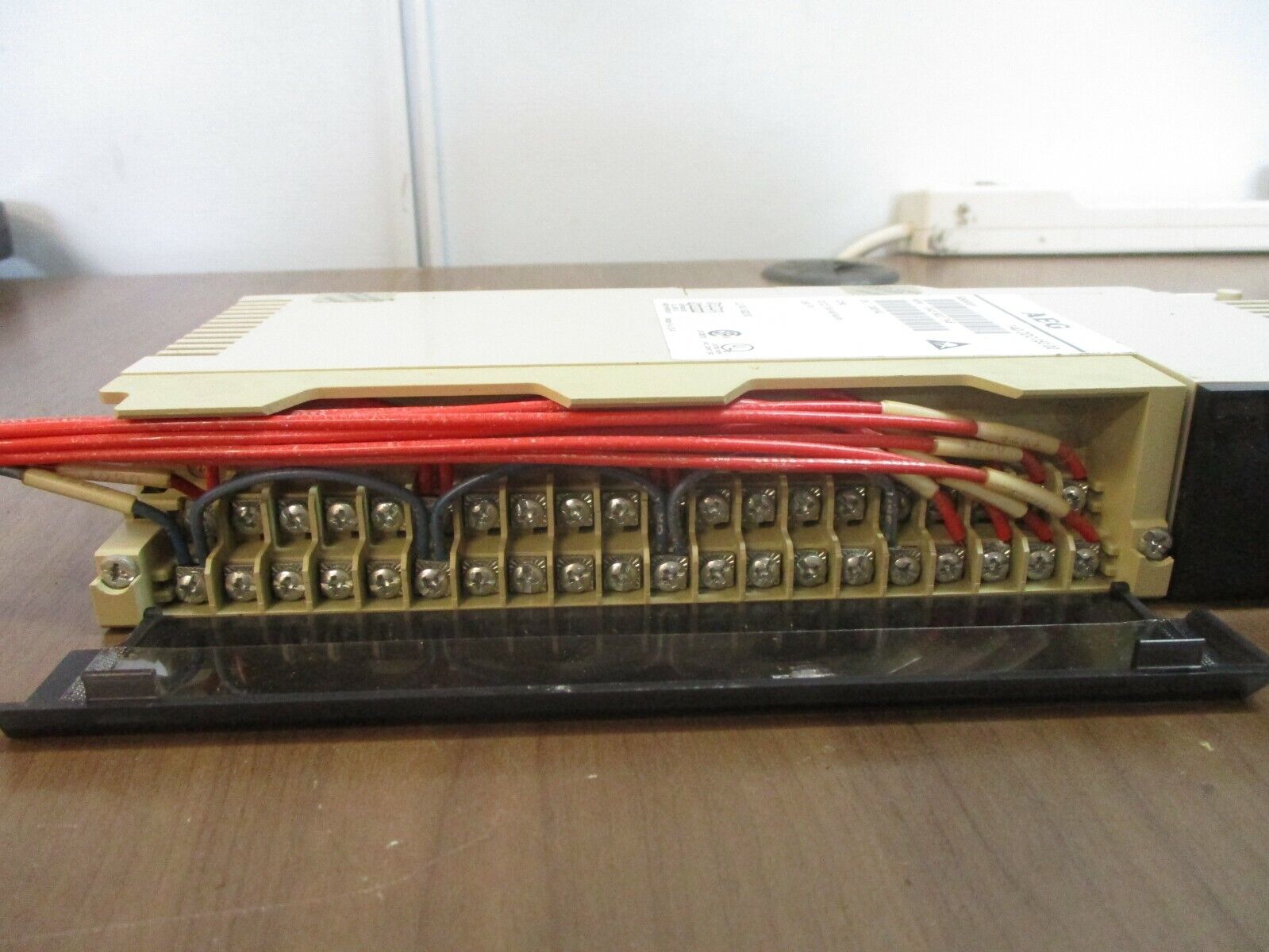 AEG Modicon DC Output Module 140 DDO 353 00 24V 4x8 Source 0.5A/Pt Used