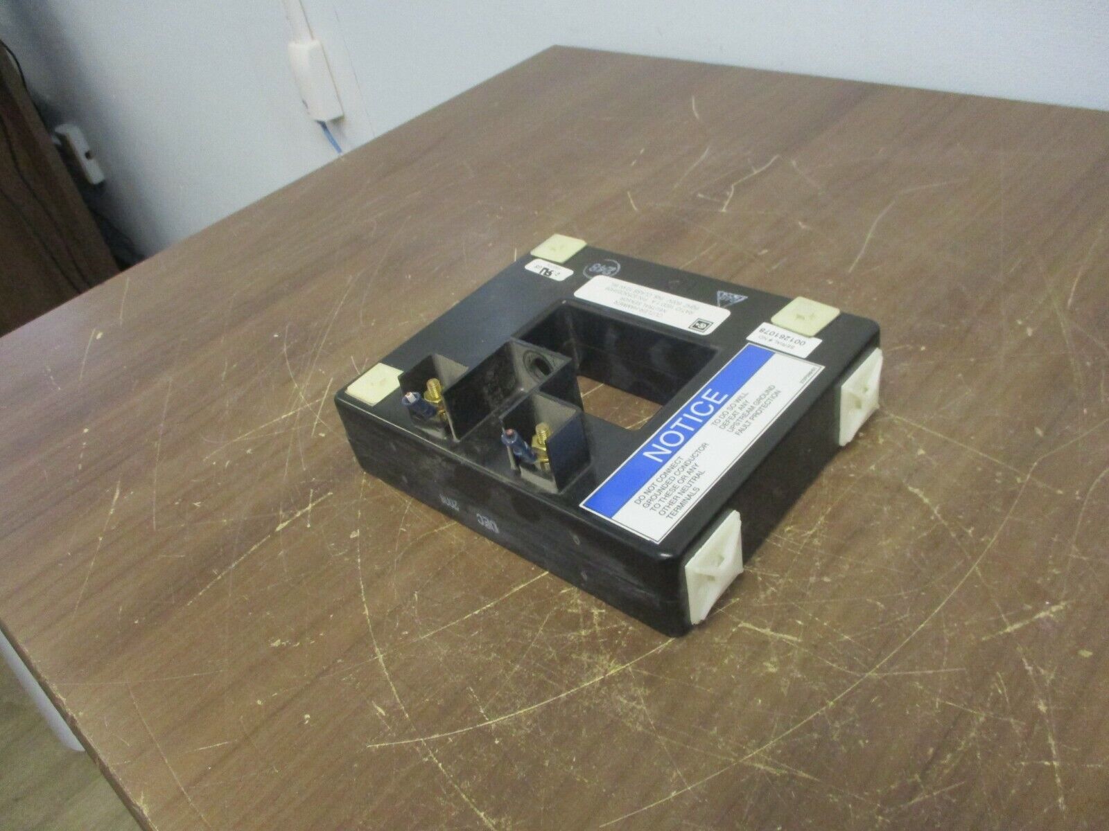 Cutler-Hammer Neutral Sensor 9253C03H09 Ratio 1600:1A 600V 10kV BIL Used