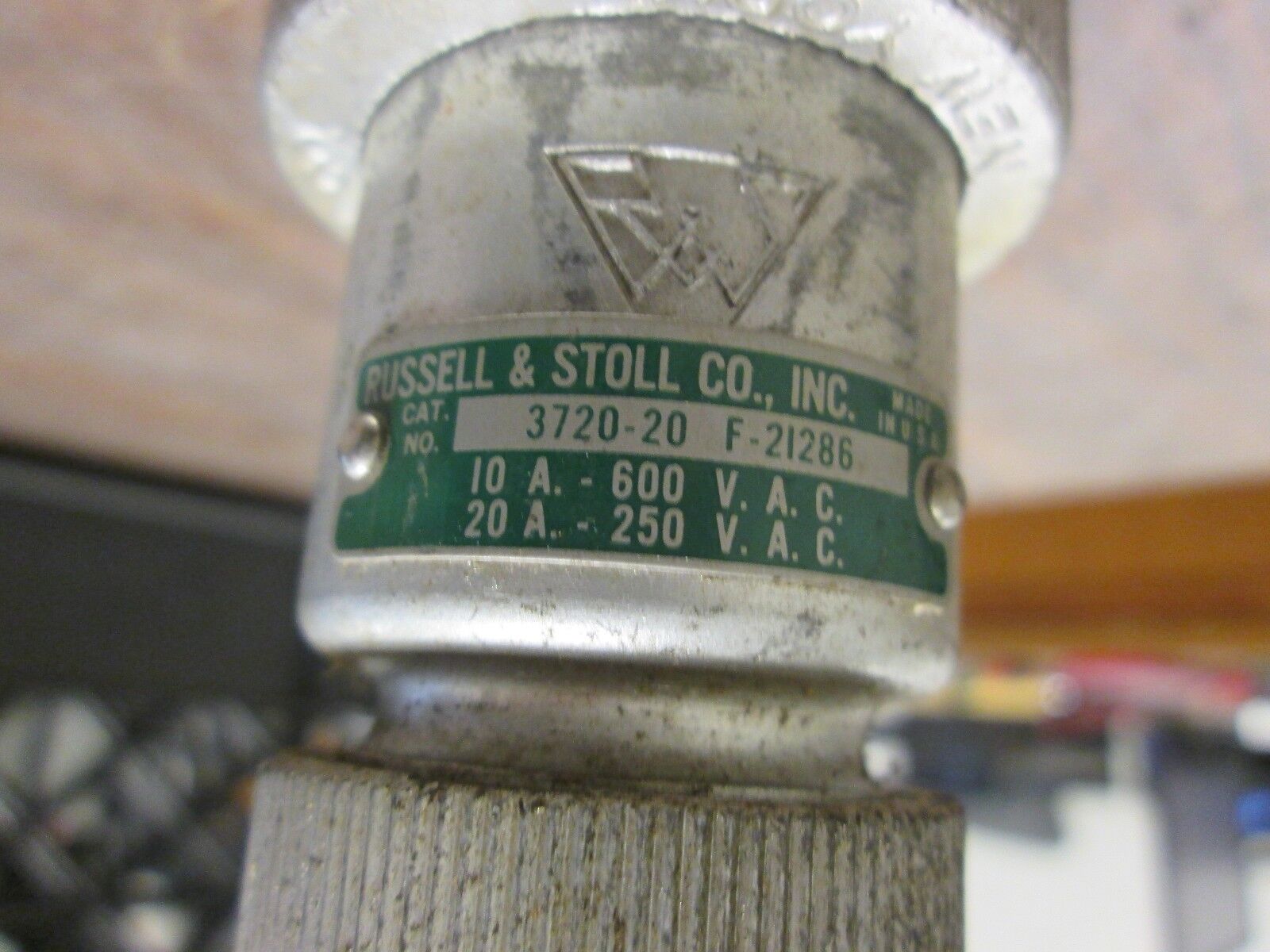 Russellstoll Plug 3720-20 F-21286 20A @ 250V 10A @ 600V Used