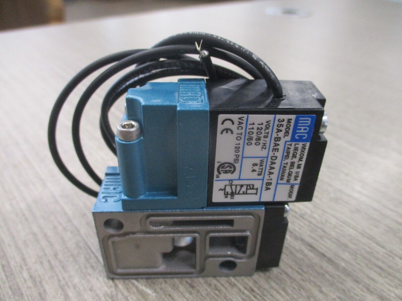 MAC Solenoid Valve 35A-BAE-DAAA-1BA New Surplus