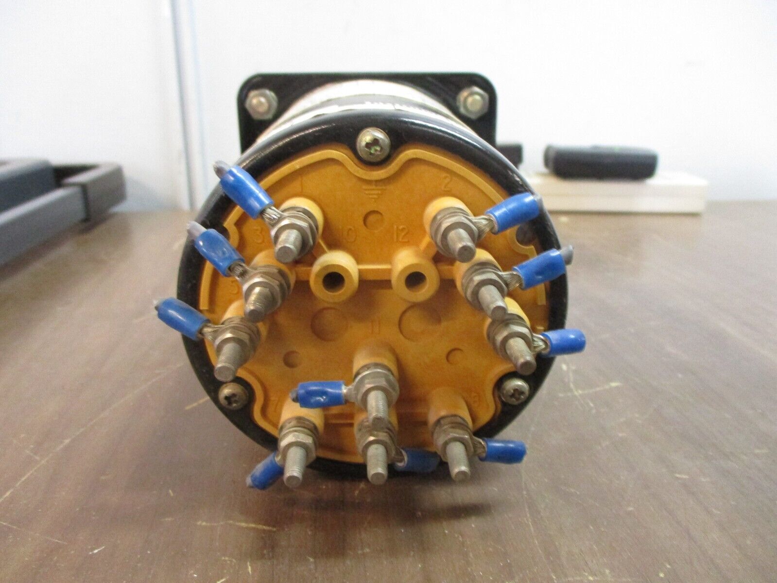 Crompton / Gould Type 077-219 AC Kilowatt Meter AQQXH Range: 0-1000kW Used