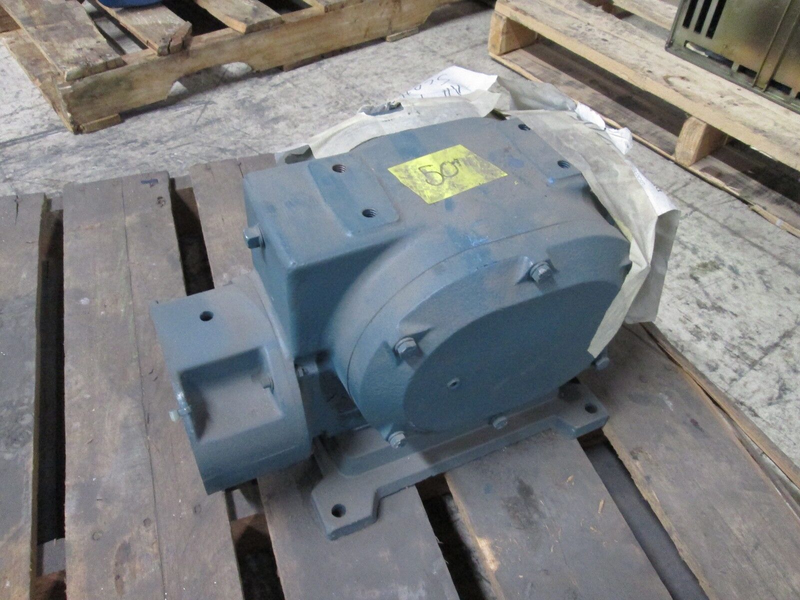 Dodge Gear 140CM21B50 Ratio: 50 1750RPM 2.7HP Input Used