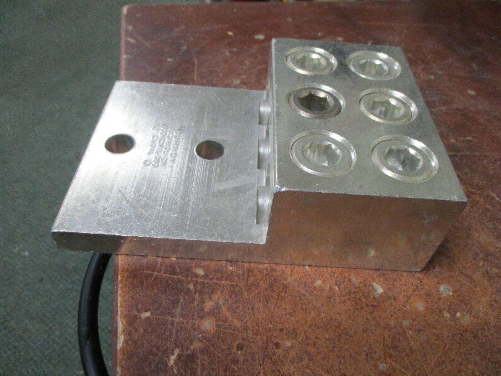 Burndy Mechanical Lug Part # KK3A40U-2 3 Pole 800 KCMIL-350 Used
