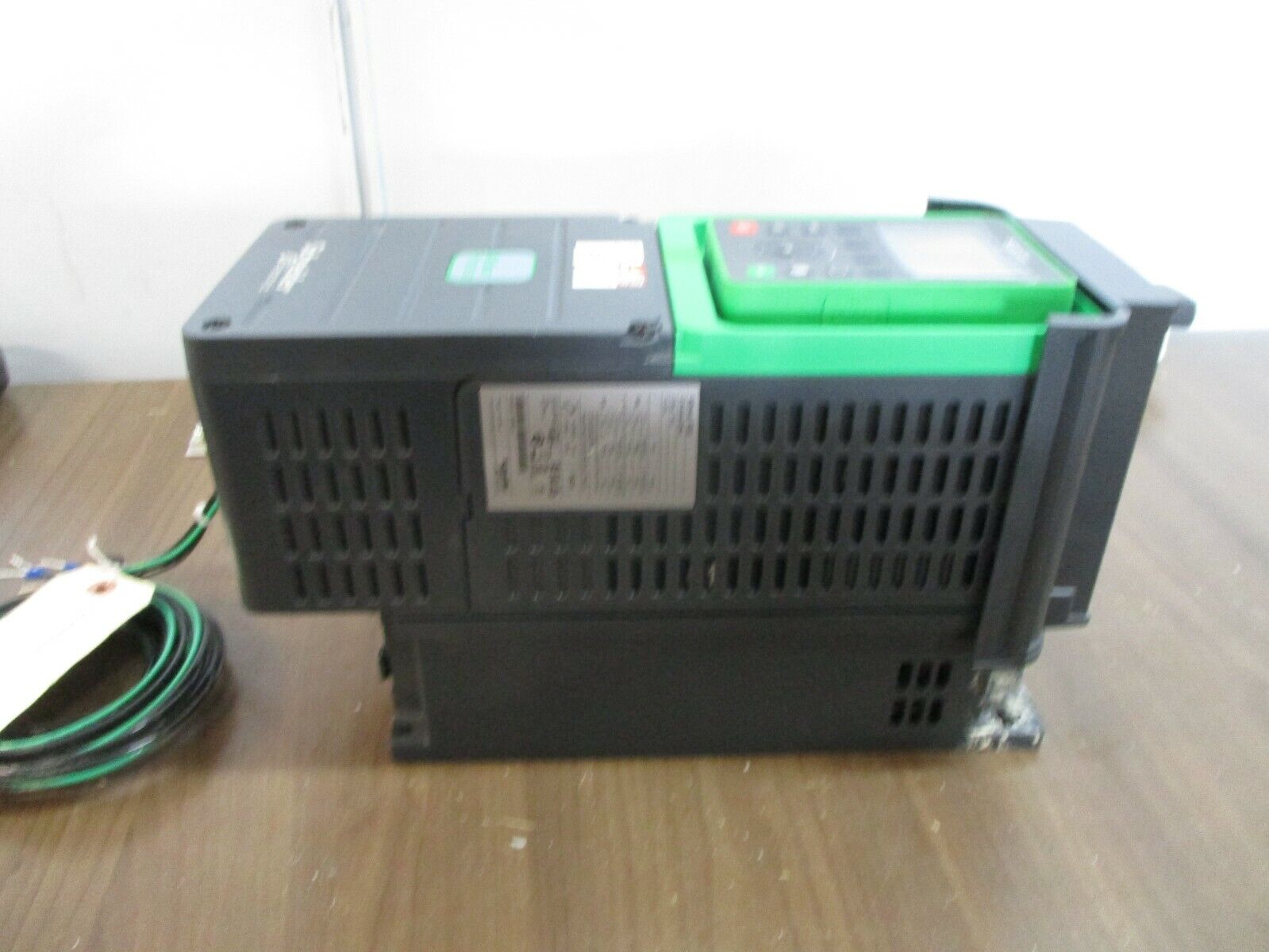 Schneider Electric Altivar 930 AC Drive ATV930U22N4 3HP 3Ph w/ Keypad Used