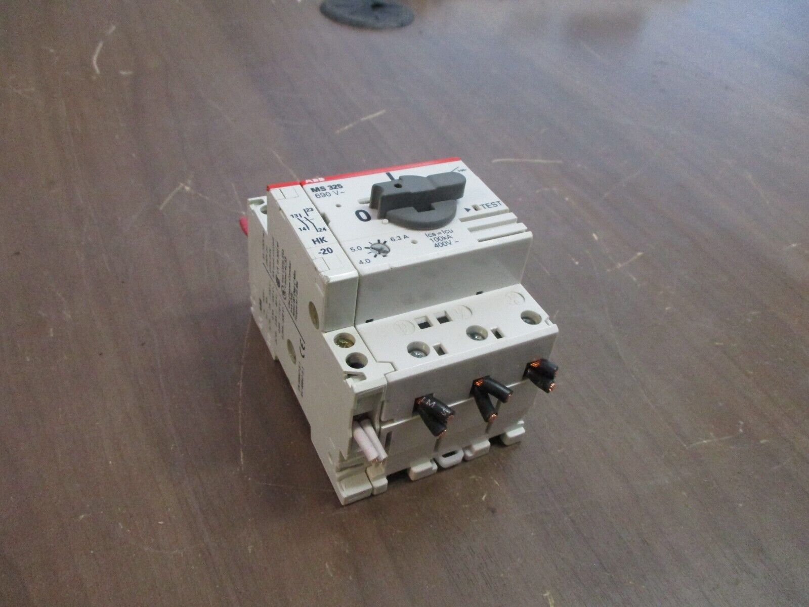 ABB Manual Starter MS 325 Trip: 4.0-6.3A 600V w/ Aux Contact Used